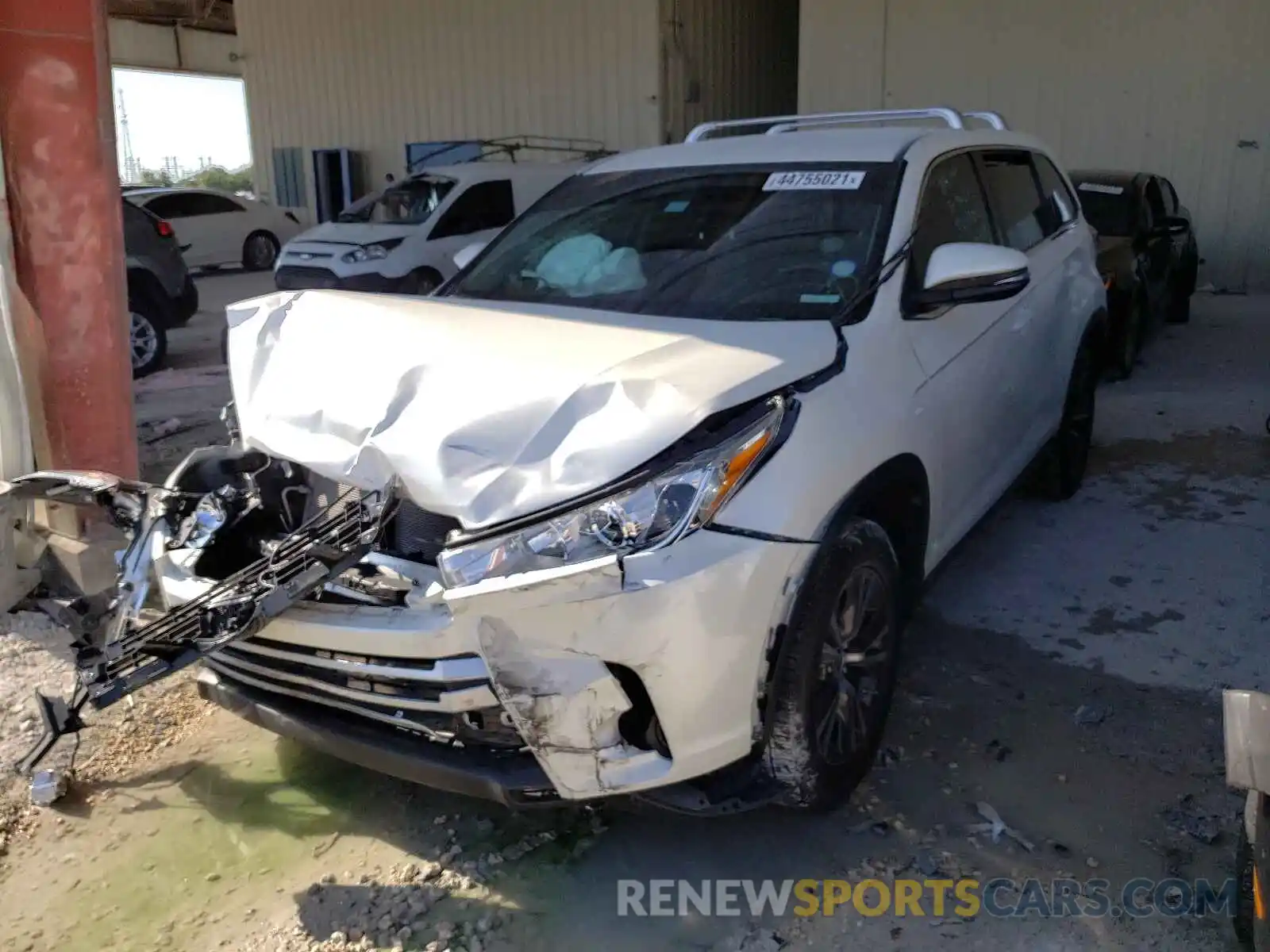 2 Photograph of a damaged car 5TDZARFH2KS060819 TOYOTA HIGHLANDER 2019