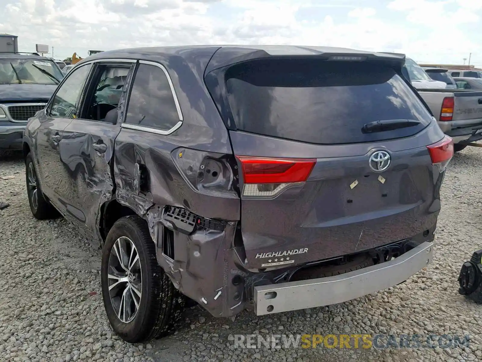 3 Photograph of a damaged car 5TDZARFH3KS042295 TOYOTA HIGHLANDER 2019