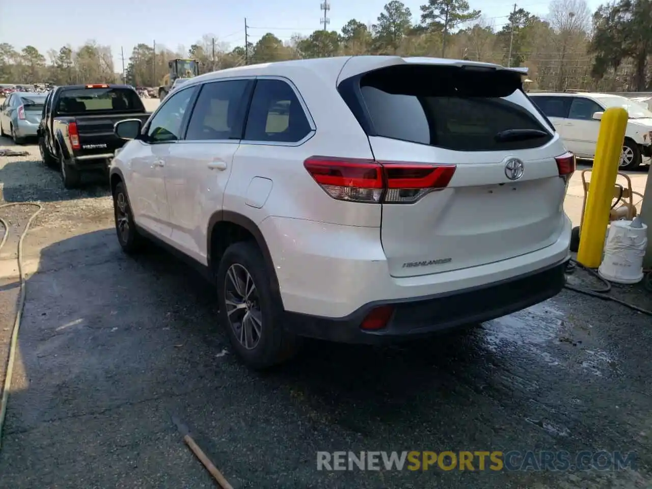 3 Photograph of a damaged car 5TDZARFH3KS042605 TOYOTA HIGHLANDER 2019