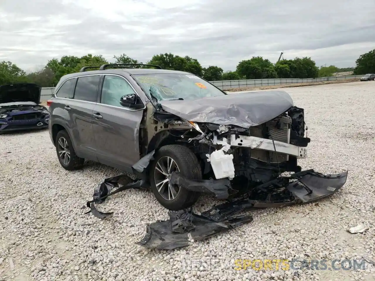 1 Photograph of a damaged car 5TDZARFH3KS042636 TOYOTA HIGHLANDER 2019