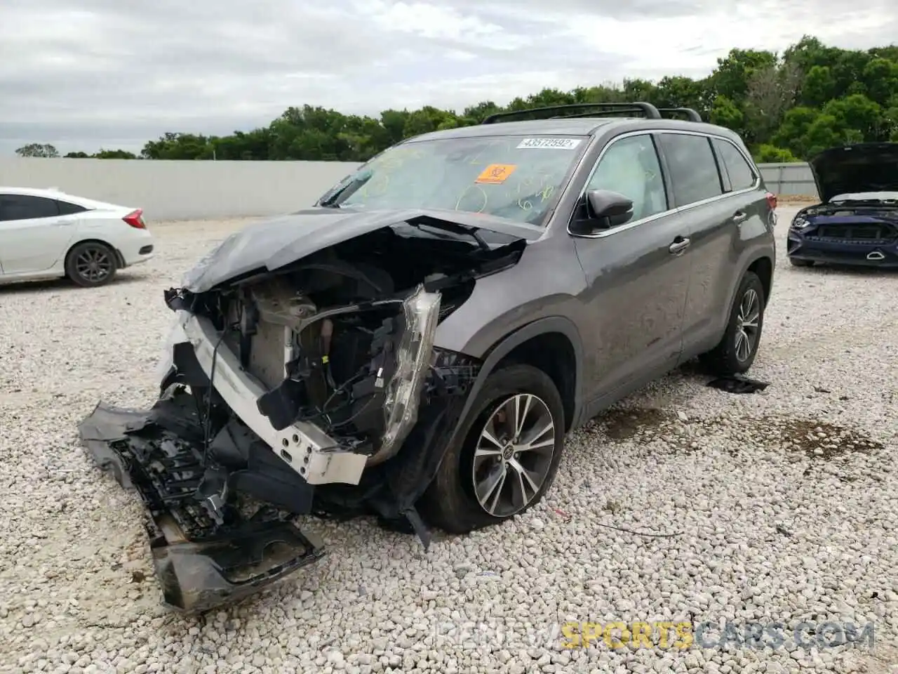 2 Photograph of a damaged car 5TDZARFH3KS042636 TOYOTA HIGHLANDER 2019