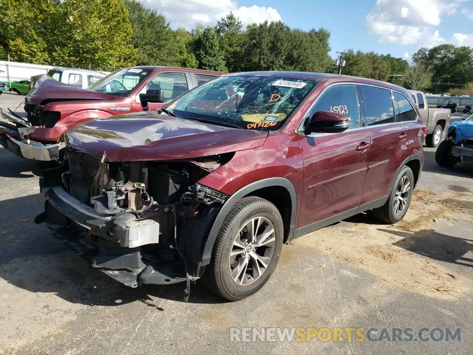 2 Photograph of a damaged car 5TDZARFH3KS043186 TOYOTA HIGHLANDER 2019