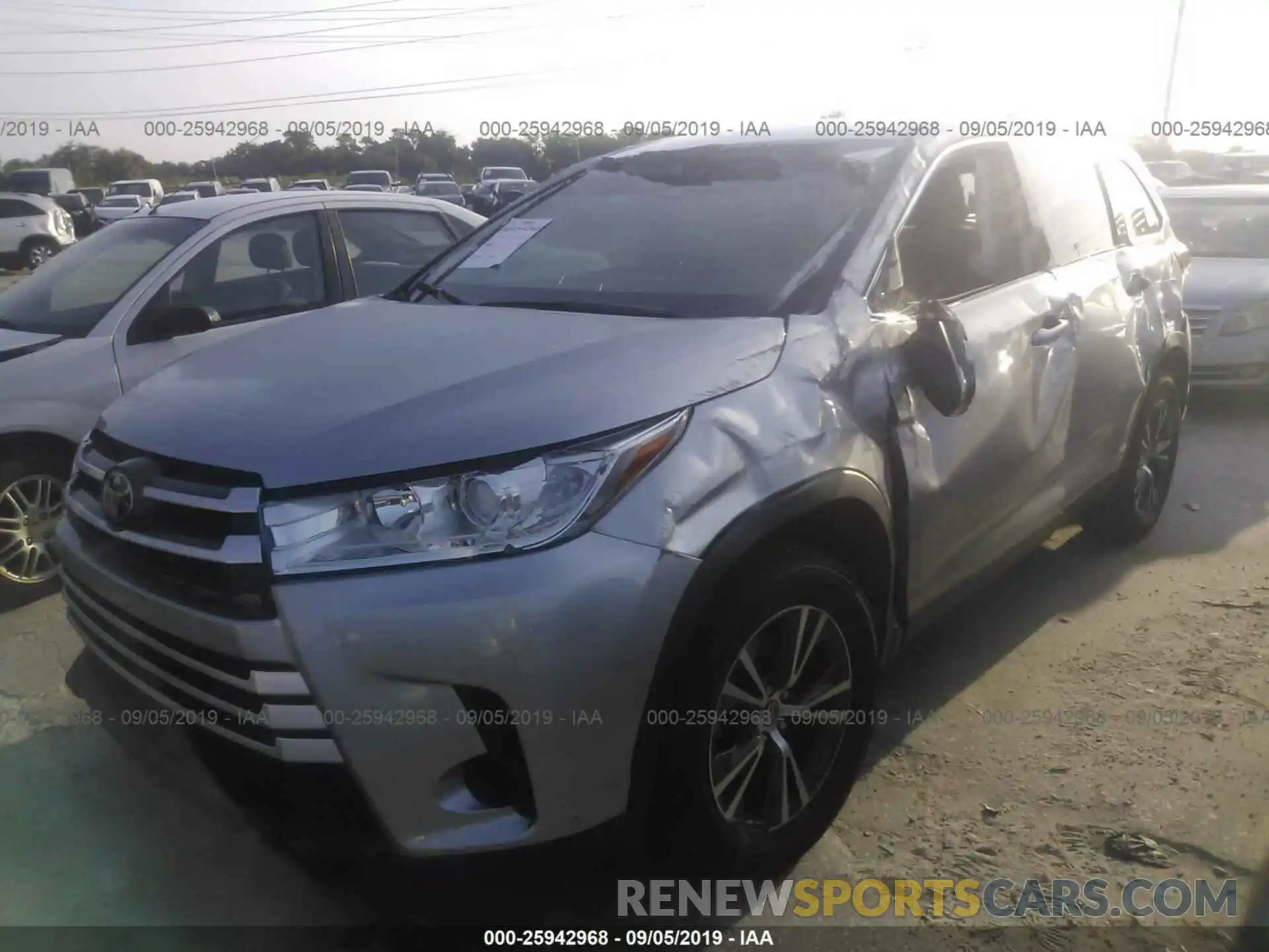 2 Photograph of a damaged car 5TDZARFH3KS044421 TOYOTA HIGHLANDER 2019