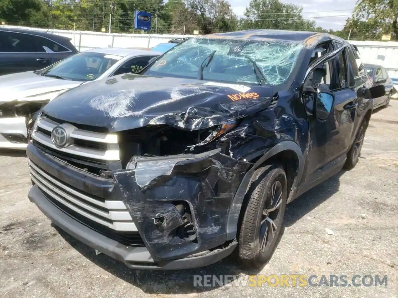 2 Photograph of a damaged car 5TDZARFH3KS045097 TOYOTA HIGHLANDER 2019