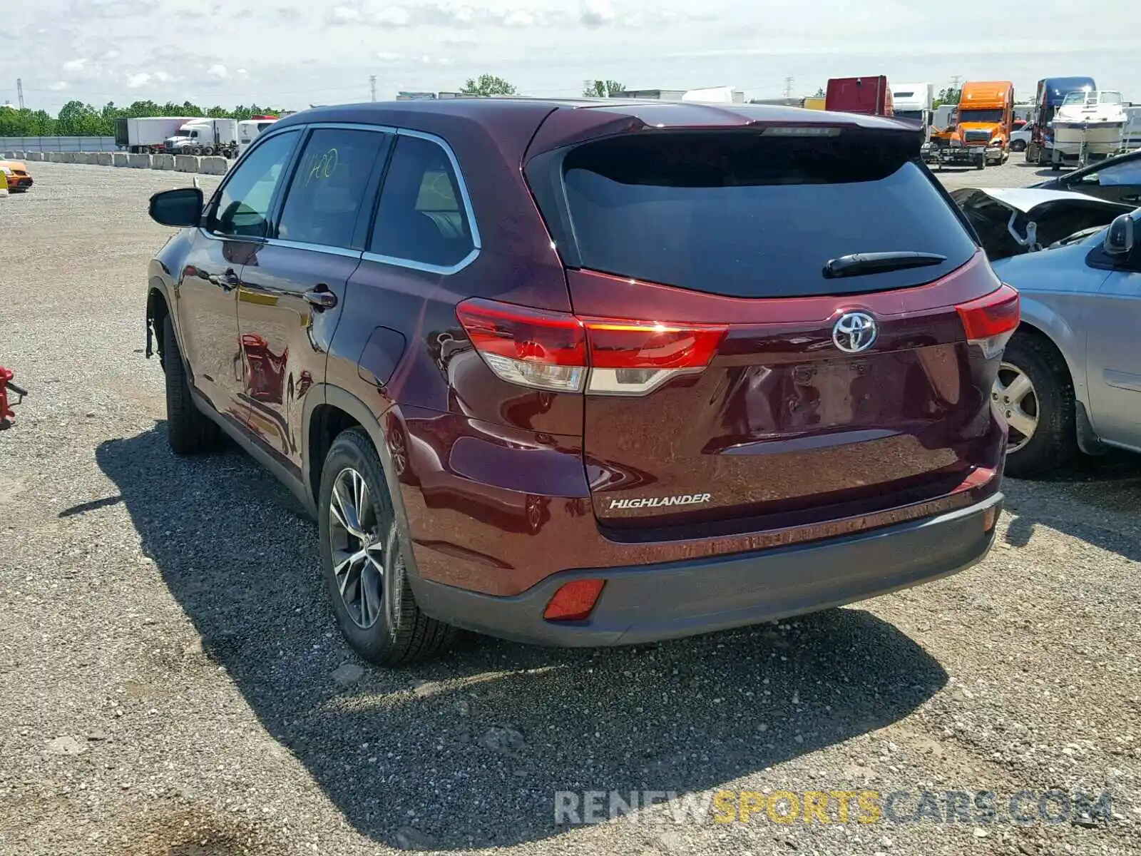 3 Photograph of a damaged car 5TDZARFH3KS045486 TOYOTA HIGHLANDER 2019