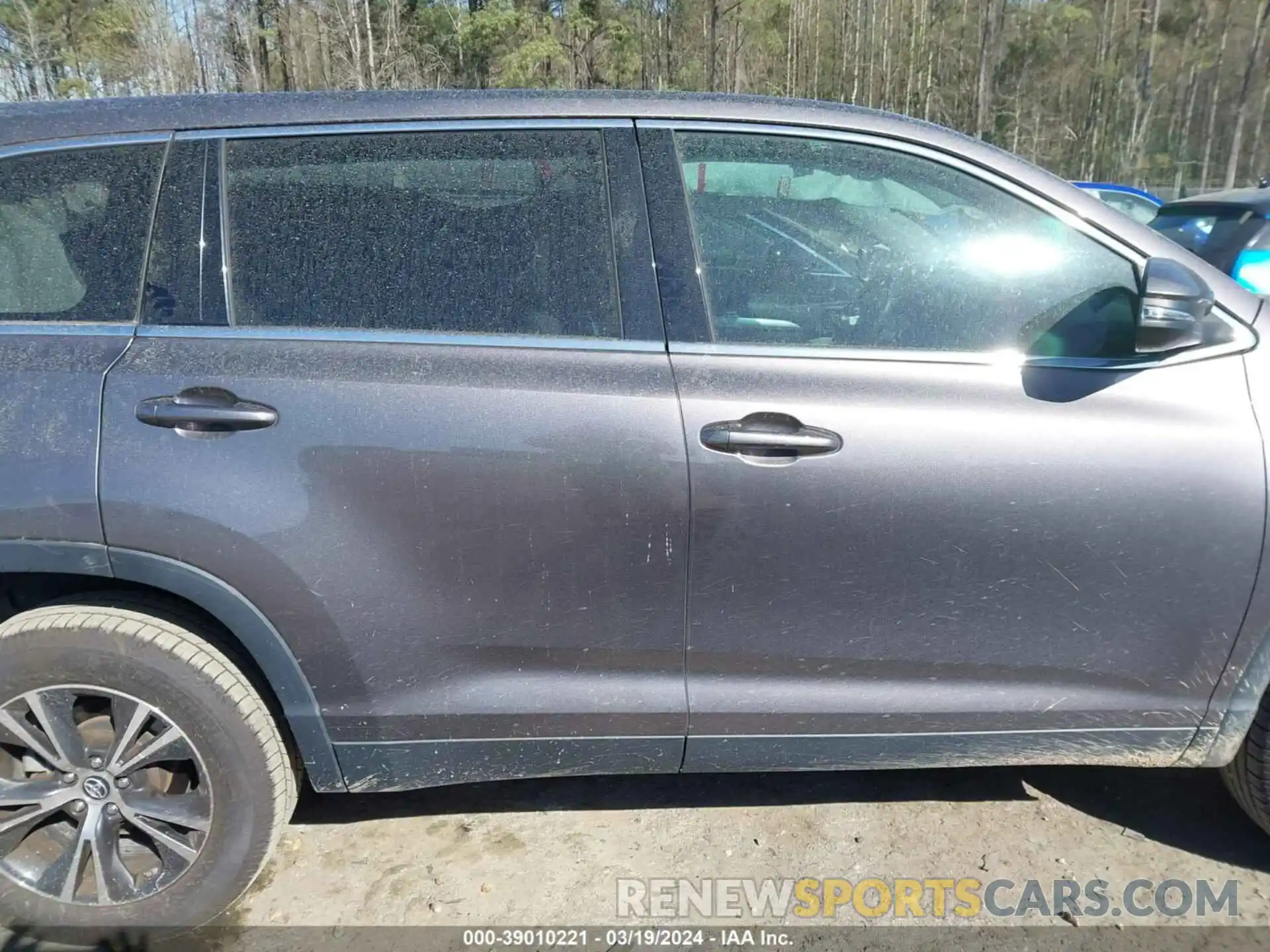 13 Photograph of a damaged car 5TDZARFH3KS045567 TOYOTA HIGHLANDER 2019