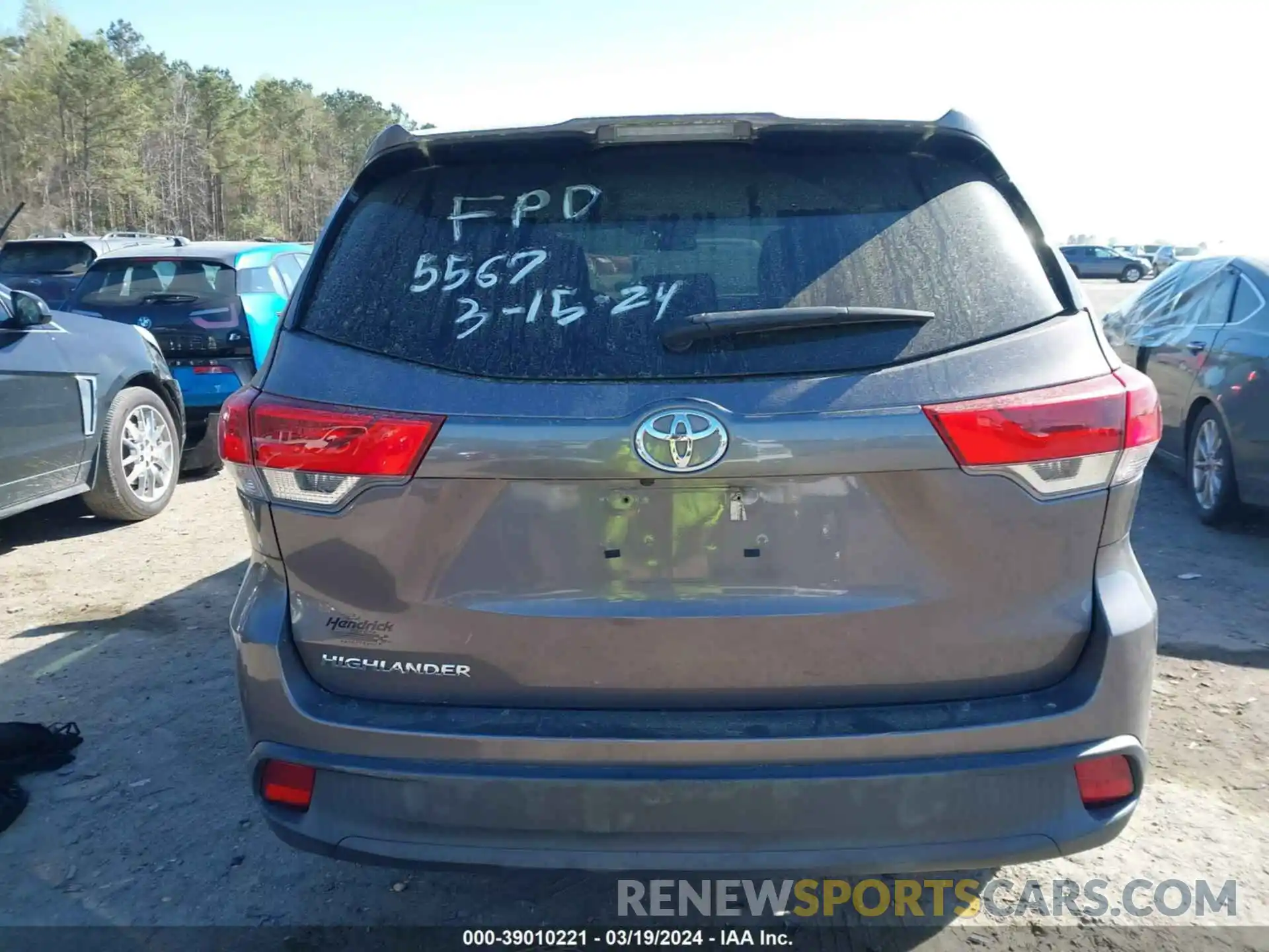 16 Photograph of a damaged car 5TDZARFH3KS045567 TOYOTA HIGHLANDER 2019