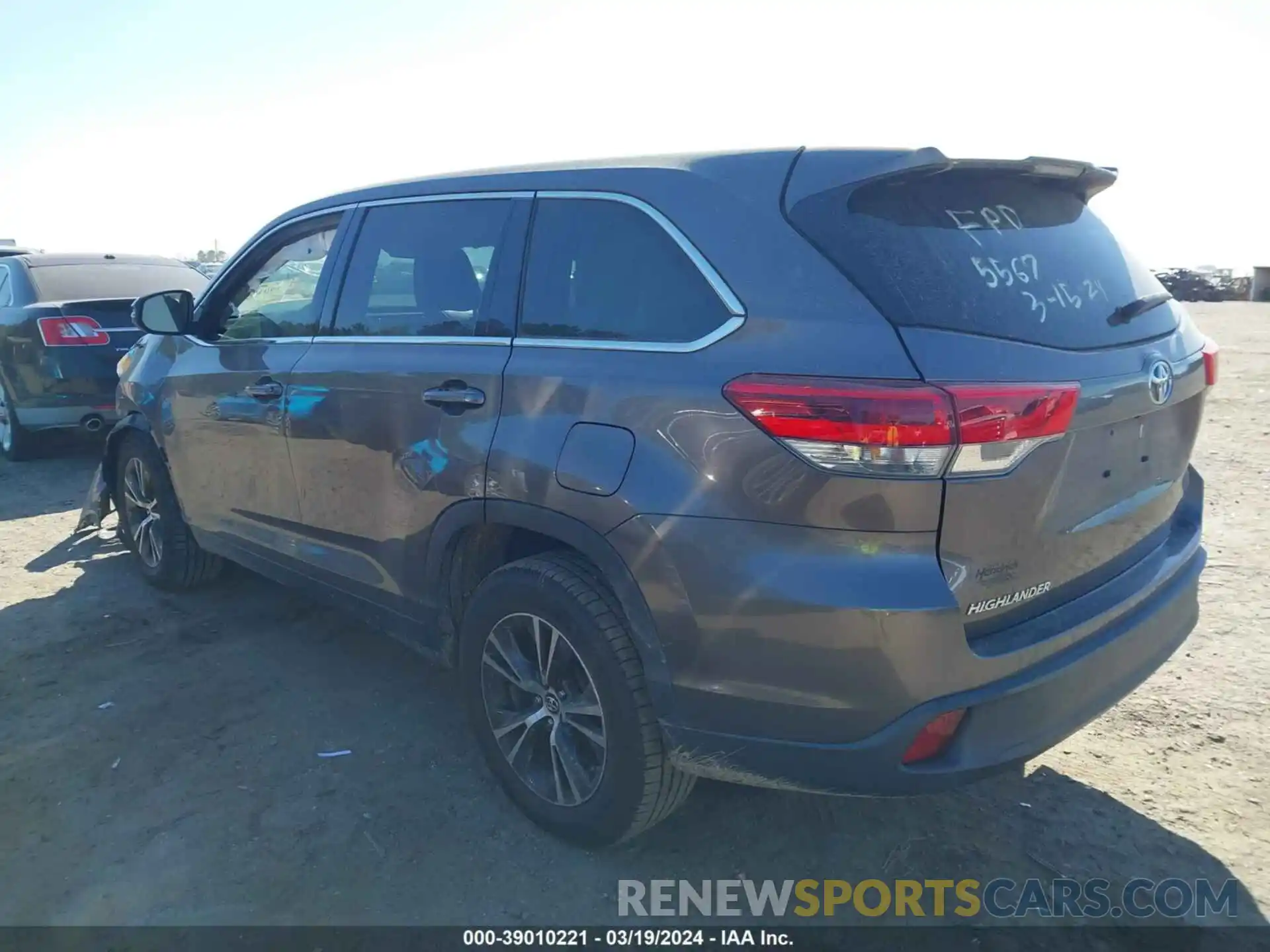 3 Photograph of a damaged car 5TDZARFH3KS045567 TOYOTA HIGHLANDER 2019