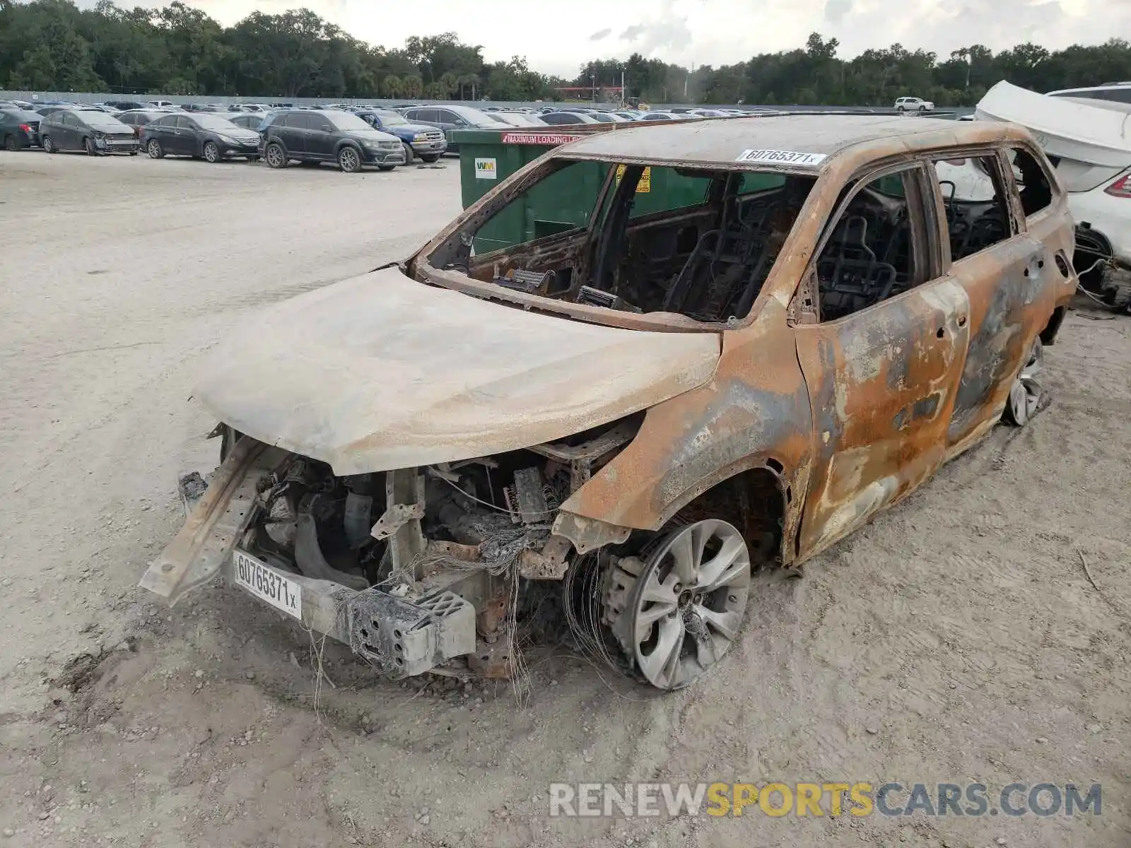 2 Photograph of a damaged car 5TDZARFH3KS046704 TOYOTA HIGHLANDER 2019