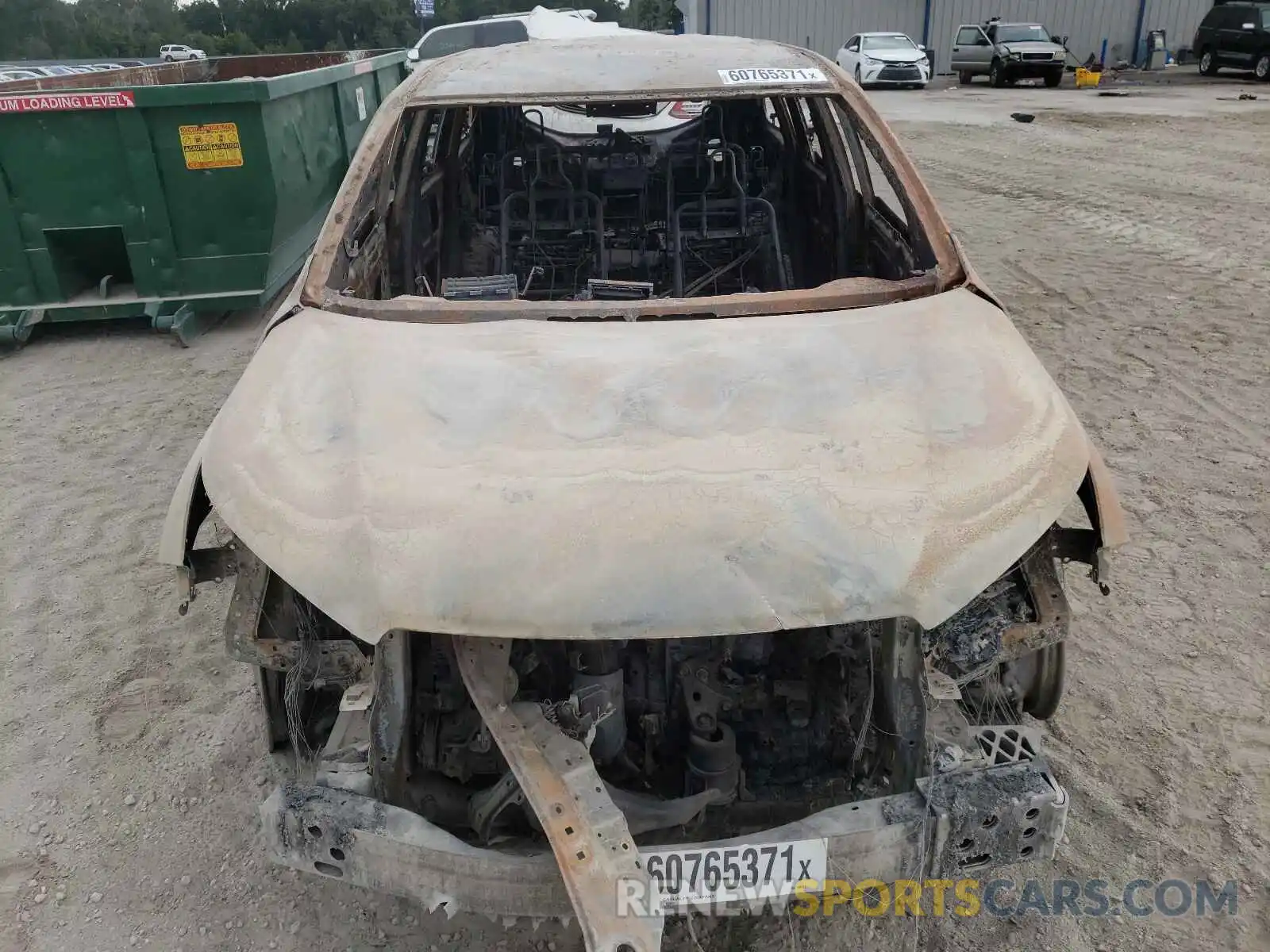 9 Photograph of a damaged car 5TDZARFH3KS046704 TOYOTA HIGHLANDER 2019