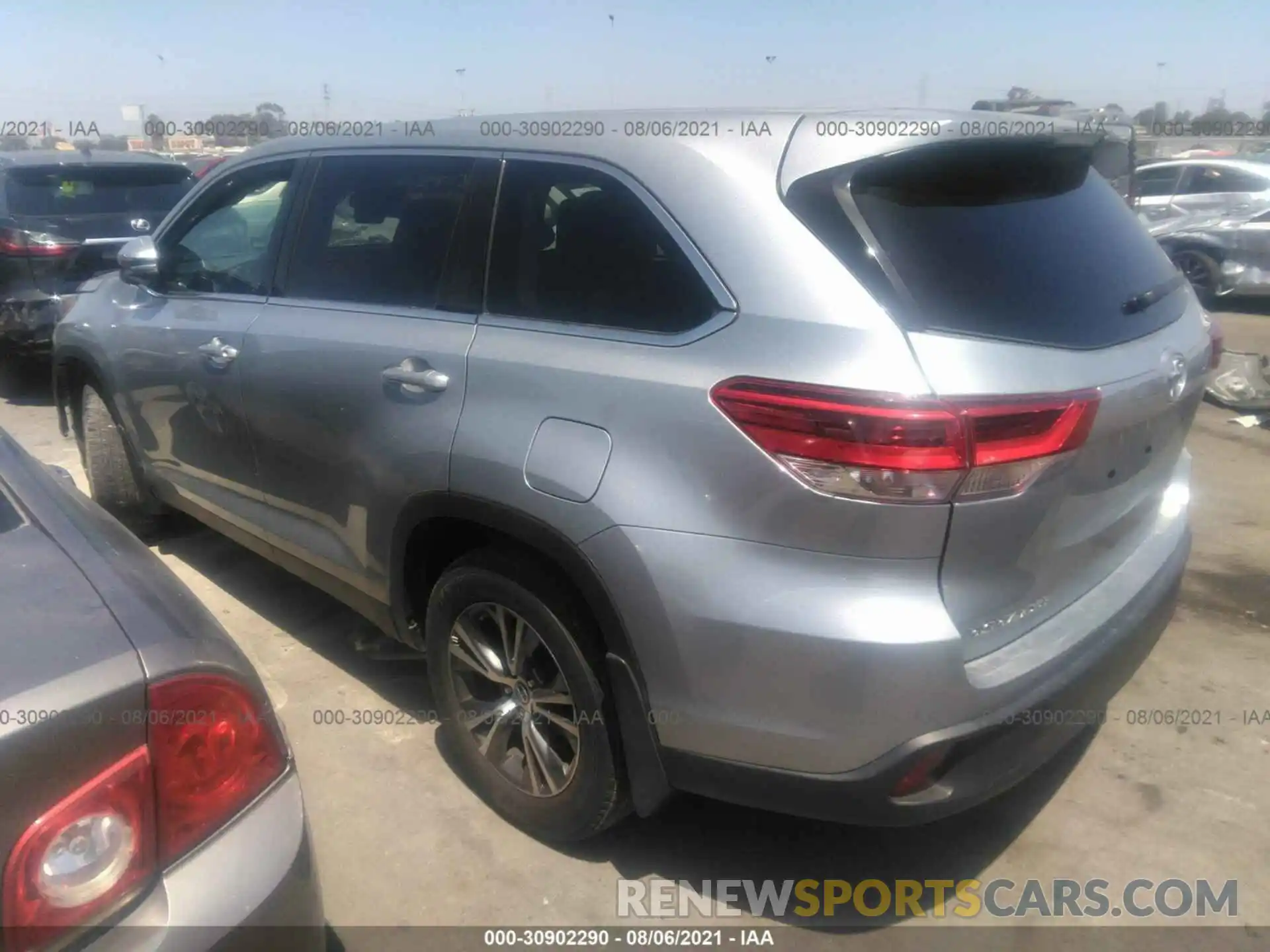 3 Photograph of a damaged car 5TDZARFH3KS046928 TOYOTA HIGHLANDER 2019