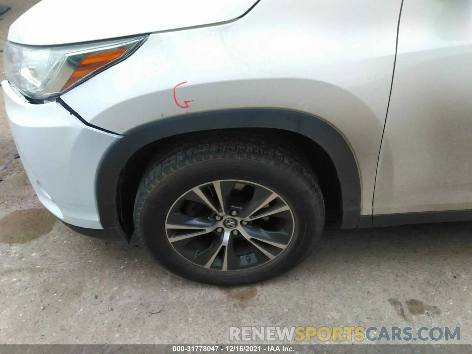 12 Photograph of a damaged car 5TDZARFH3KS047805 TOYOTA HIGHLANDER 2019