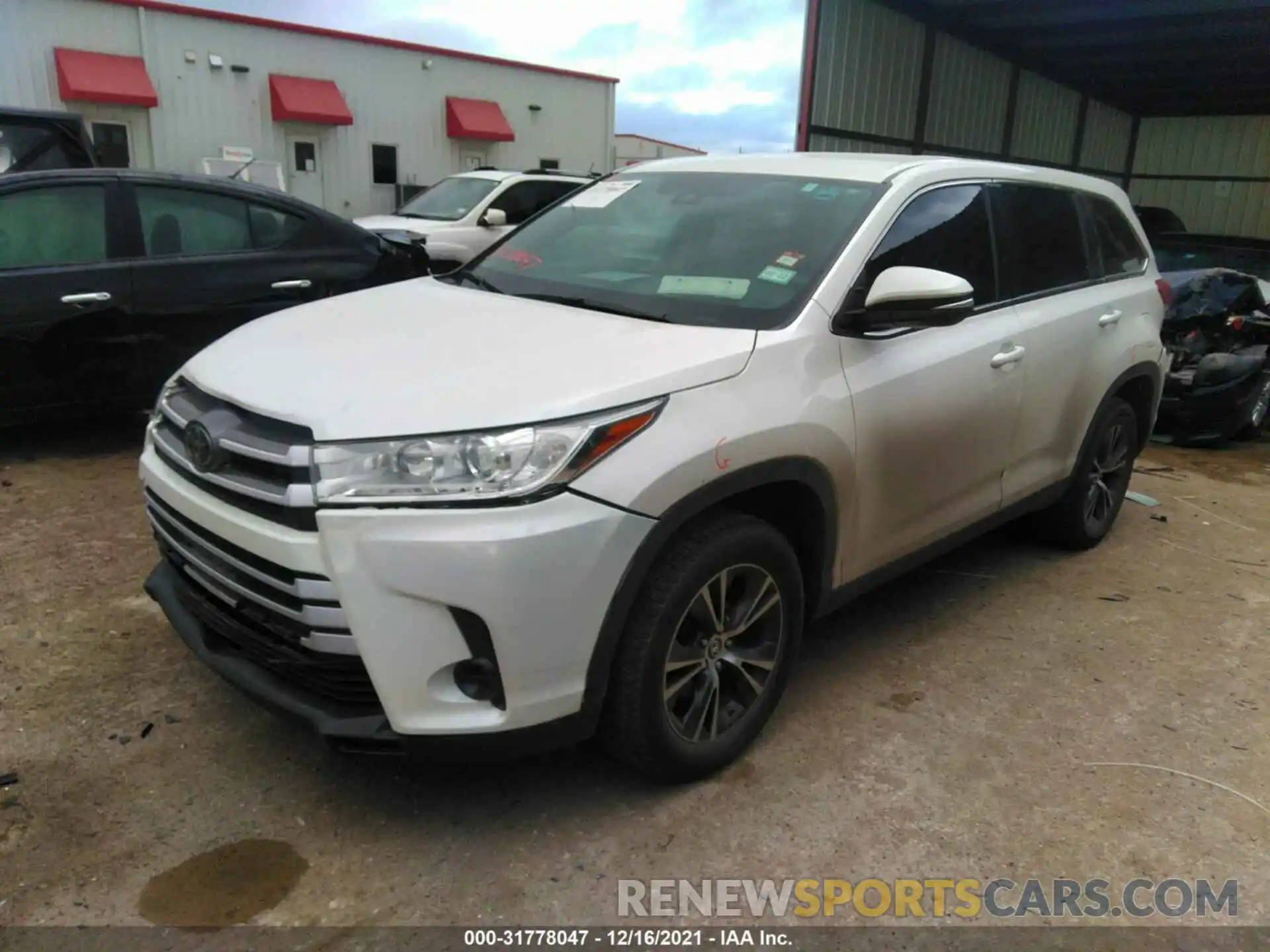 2 Photograph of a damaged car 5TDZARFH3KS047805 TOYOTA HIGHLANDER 2019