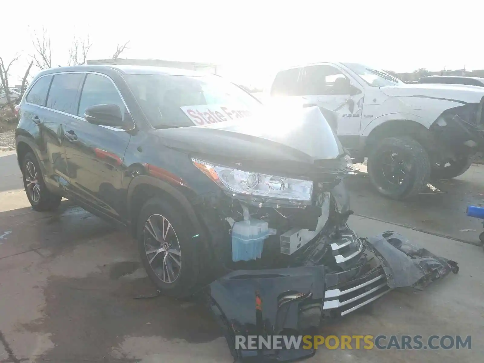 1 Photograph of a damaged car 5TDZARFH3KS047951 TOYOTA HIGHLANDER 2019