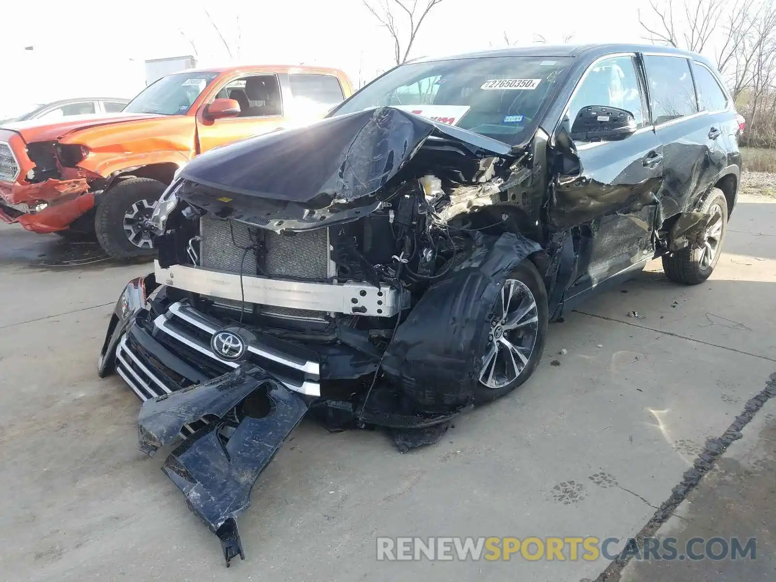 2 Photograph of a damaged car 5TDZARFH3KS047951 TOYOTA HIGHLANDER 2019