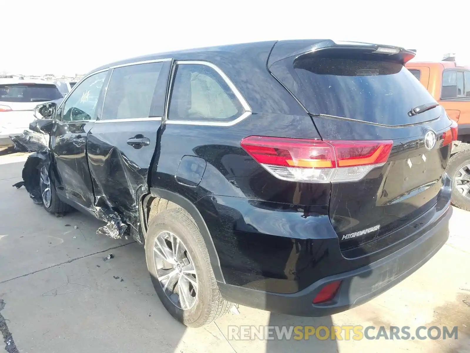 3 Photograph of a damaged car 5TDZARFH3KS047951 TOYOTA HIGHLANDER 2019