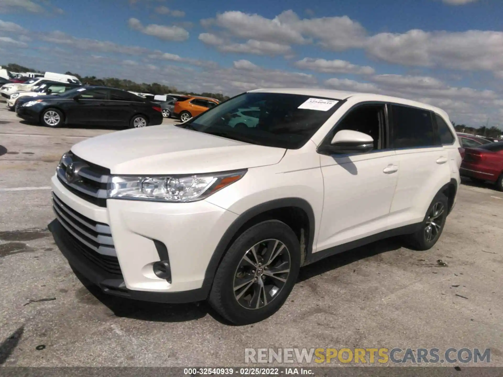 2 Photograph of a damaged car 5TDZARFH3KS048341 TOYOTA HIGHLANDER 2019