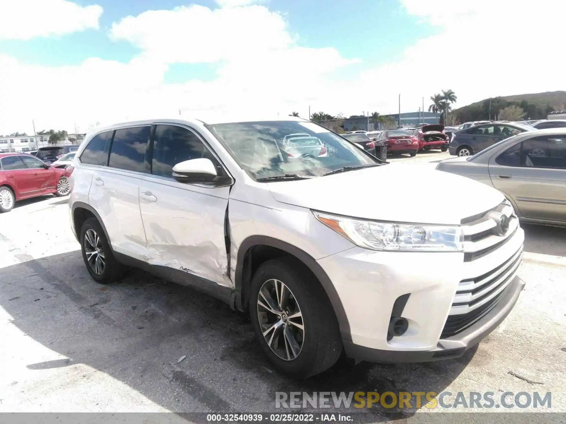 6 Фотография поврежденного автомобиля 5TDZARFH3KS048341 TOYOTA HIGHLANDER 2019