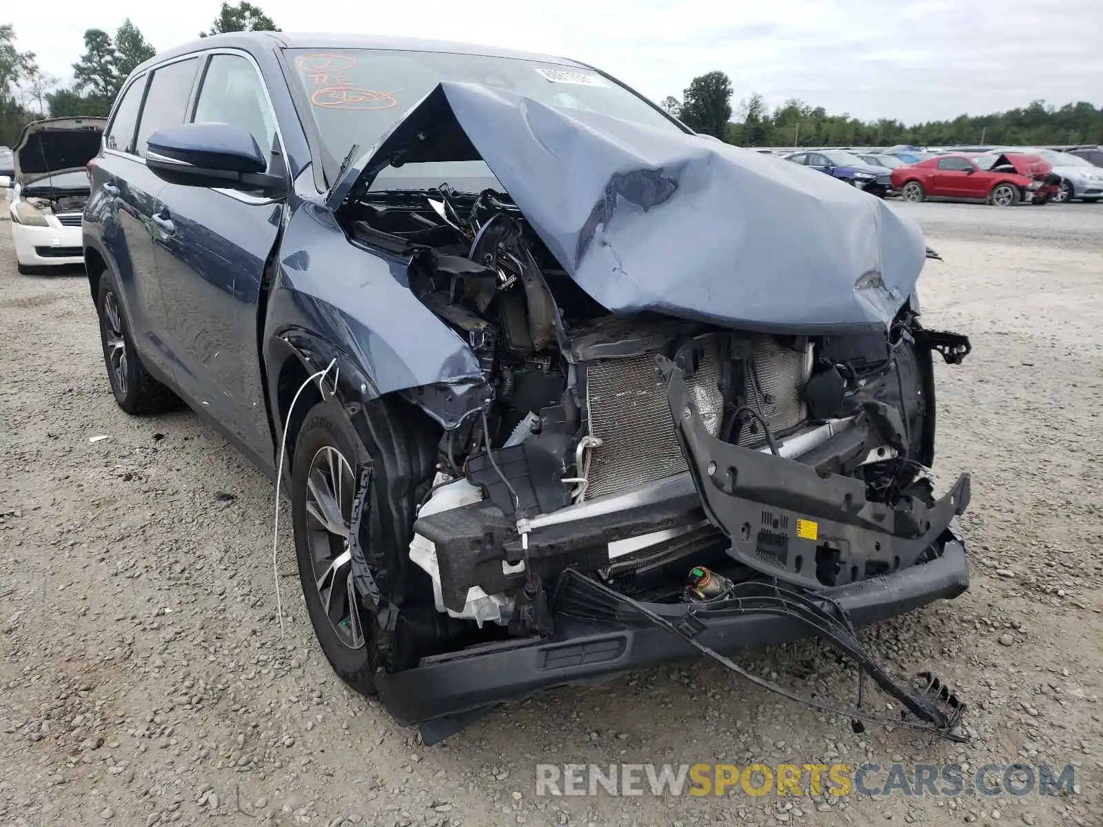 1 Photograph of a damaged car 5TDZARFH3KS048470 TOYOTA HIGHLANDER 2019