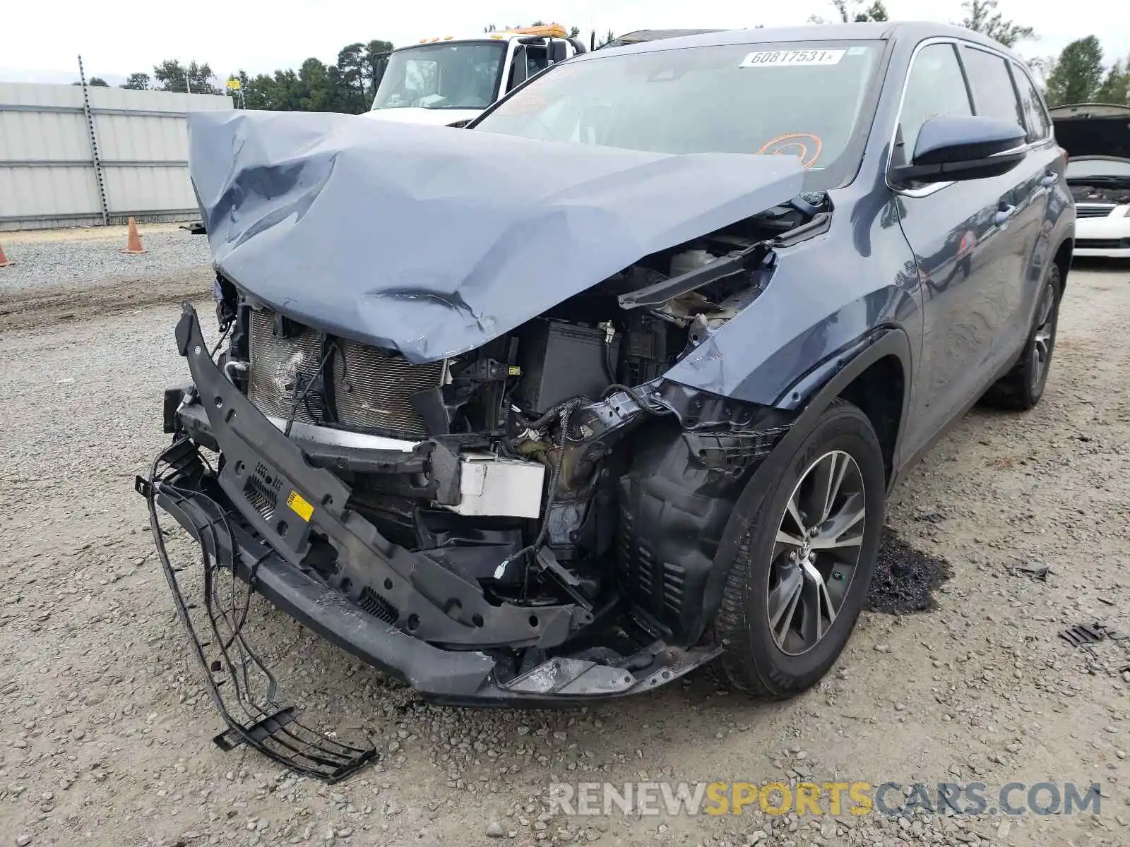 2 Photograph of a damaged car 5TDZARFH3KS048470 TOYOTA HIGHLANDER 2019