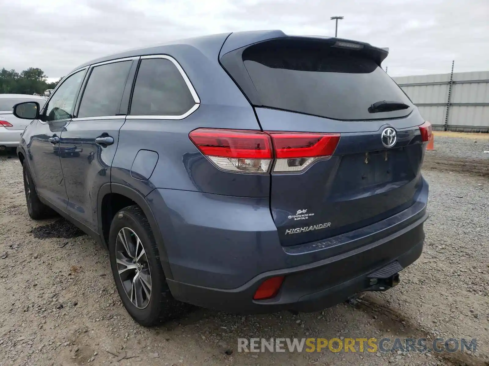 3 Photograph of a damaged car 5TDZARFH3KS048470 TOYOTA HIGHLANDER 2019