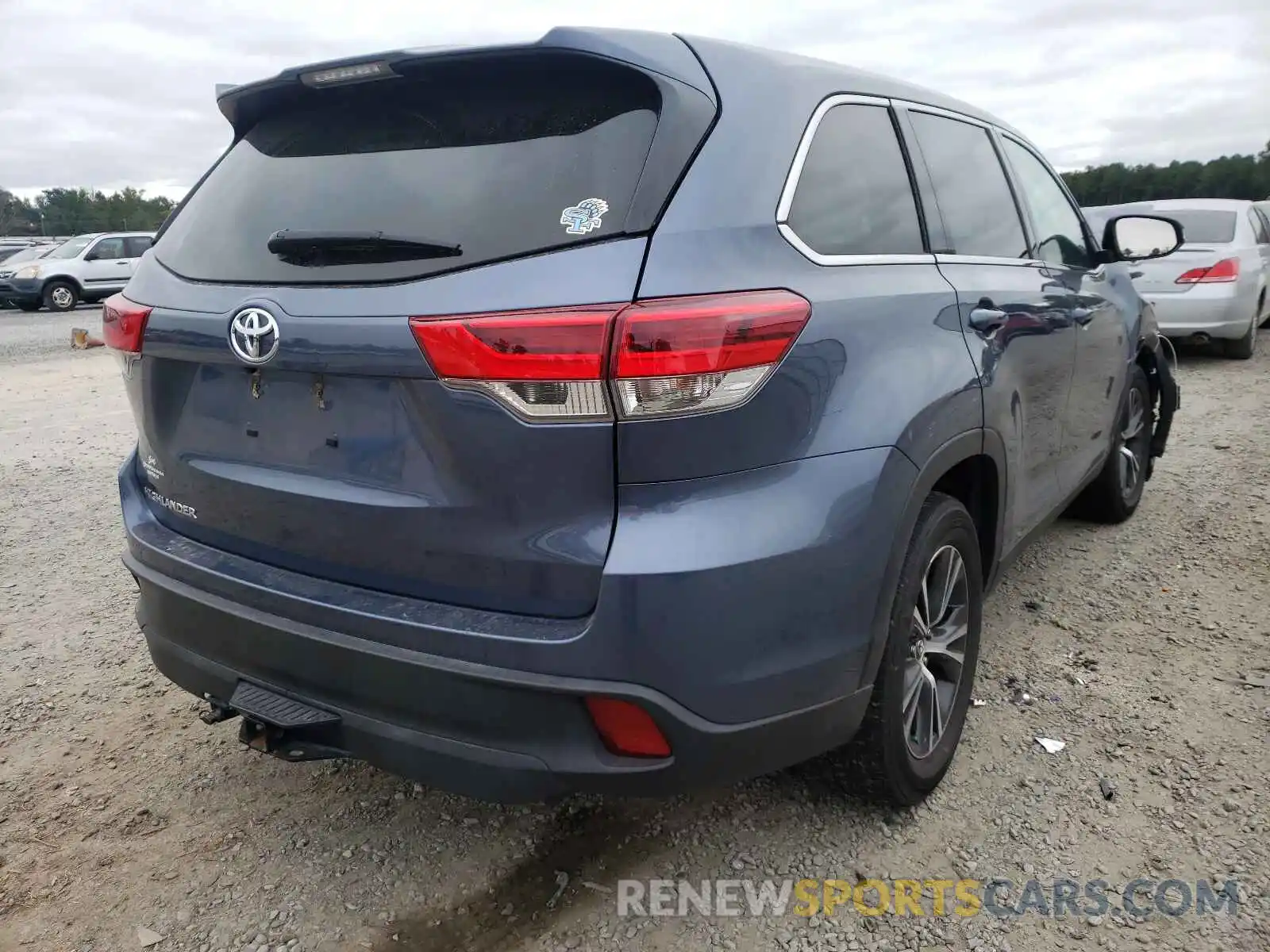 4 Photograph of a damaged car 5TDZARFH3KS048470 TOYOTA HIGHLANDER 2019