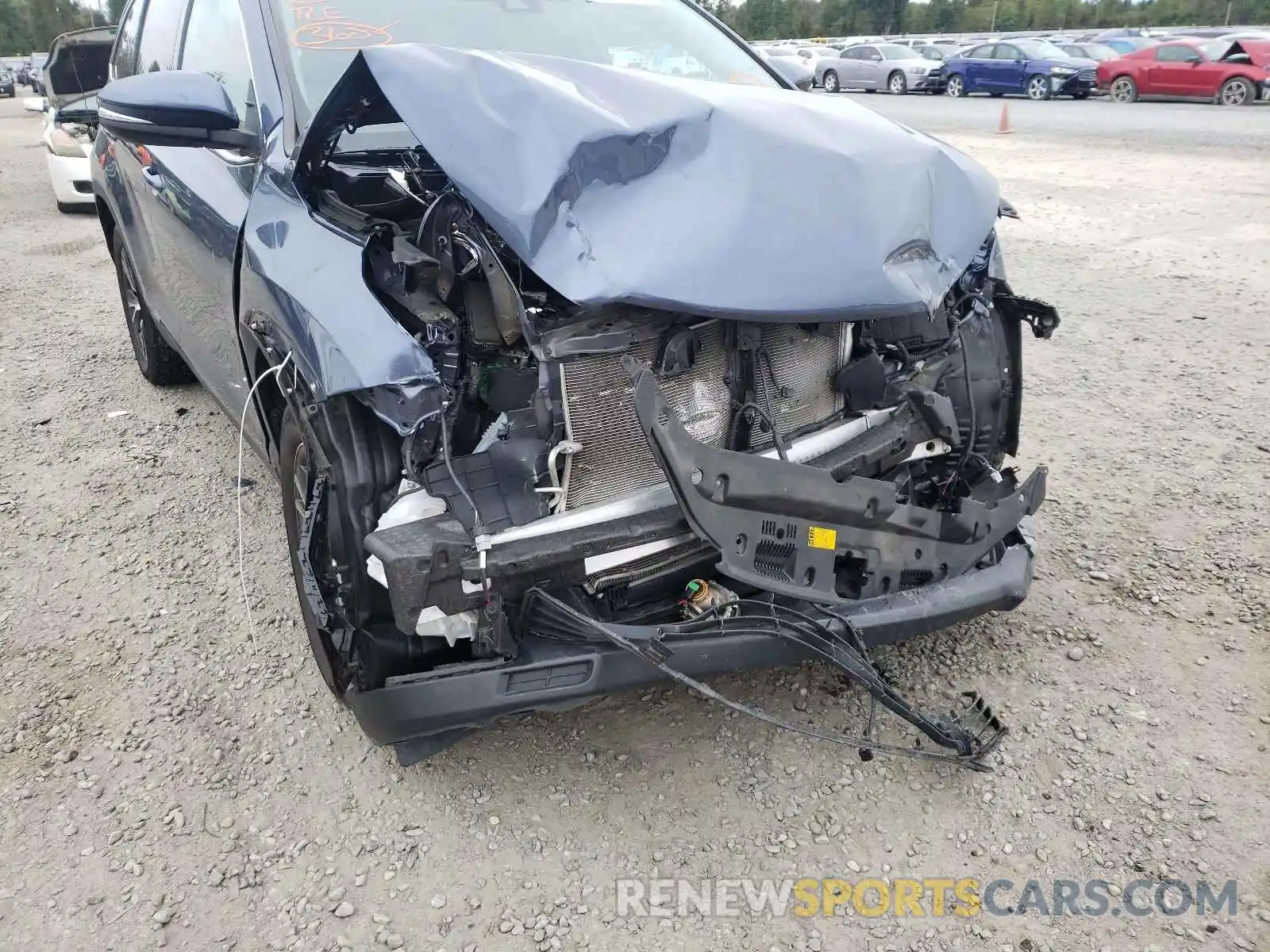 9 Photograph of a damaged car 5TDZARFH3KS048470 TOYOTA HIGHLANDER 2019