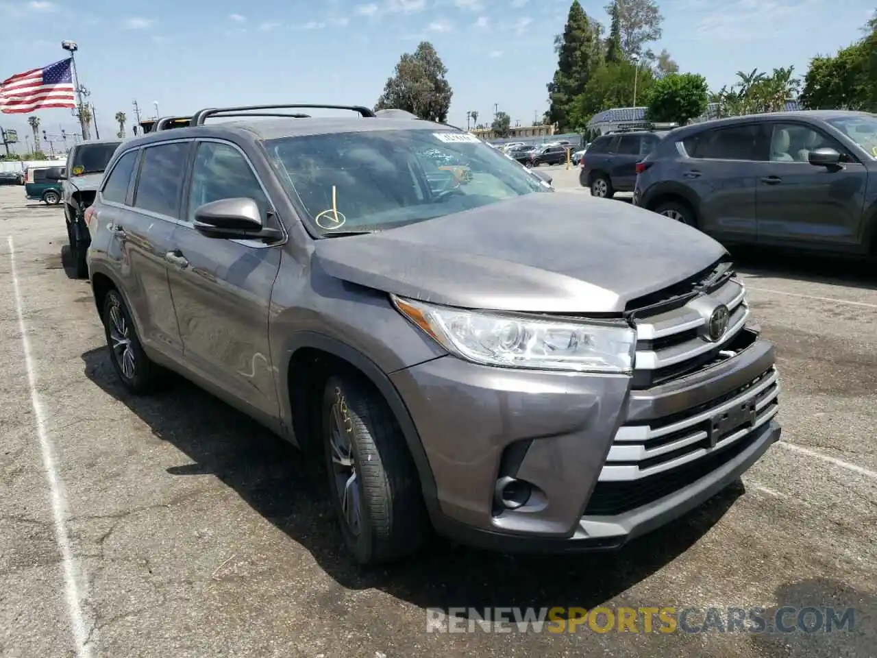 1 Photograph of a damaged car 5TDZARFH3KS048940 TOYOTA HIGHLANDER 2019