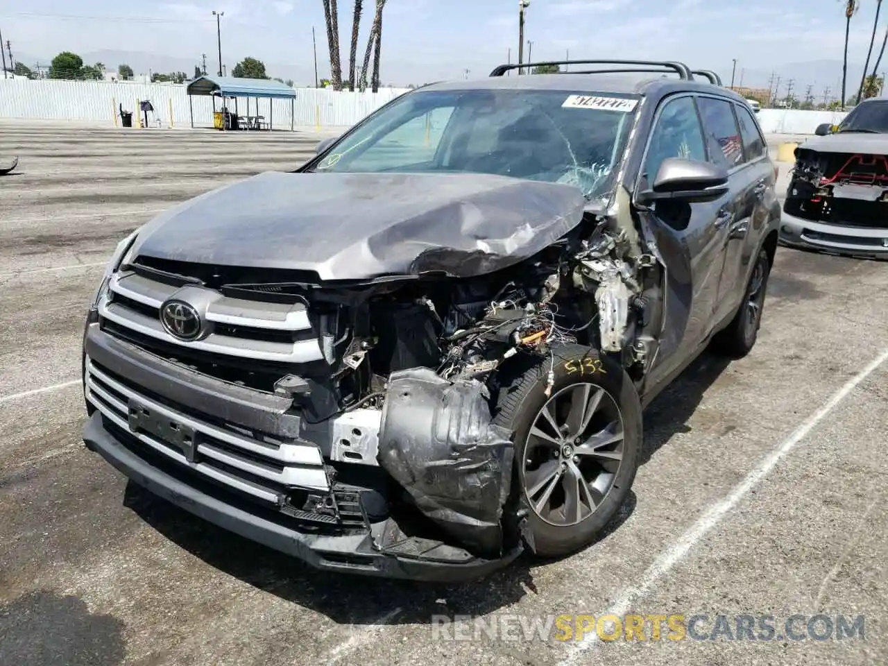 2 Photograph of a damaged car 5TDZARFH3KS048940 TOYOTA HIGHLANDER 2019