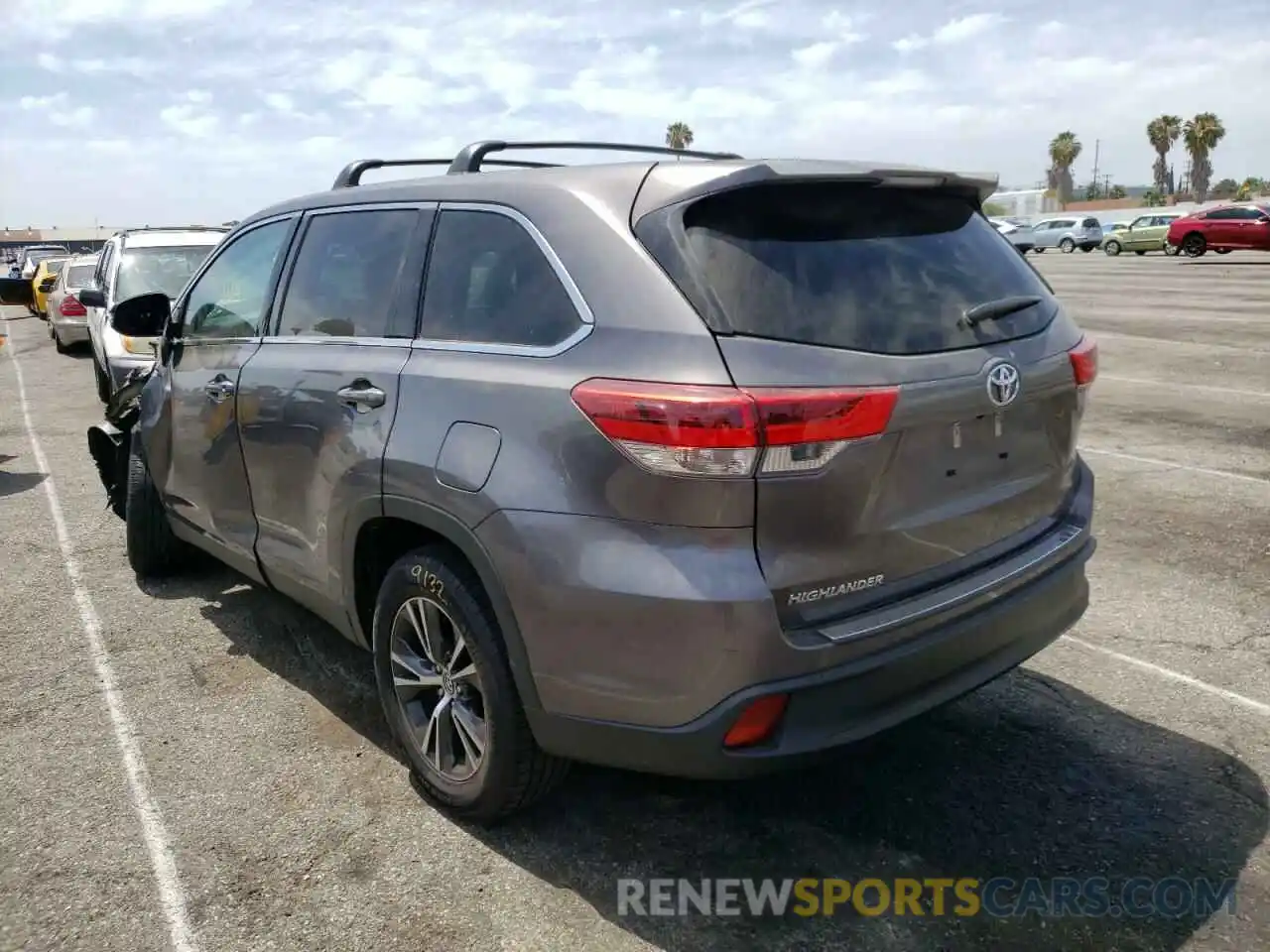 3 Photograph of a damaged car 5TDZARFH3KS048940 TOYOTA HIGHLANDER 2019