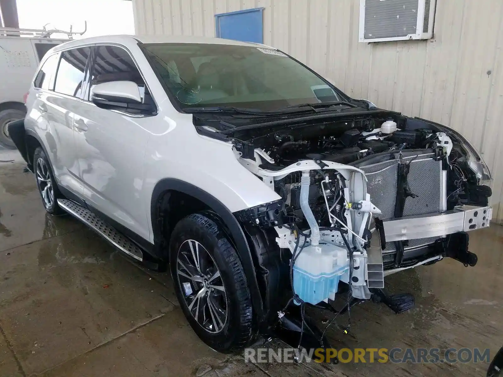 1 Photograph of a damaged car 5TDZARFH3KS049571 TOYOTA HIGHLANDER 2019