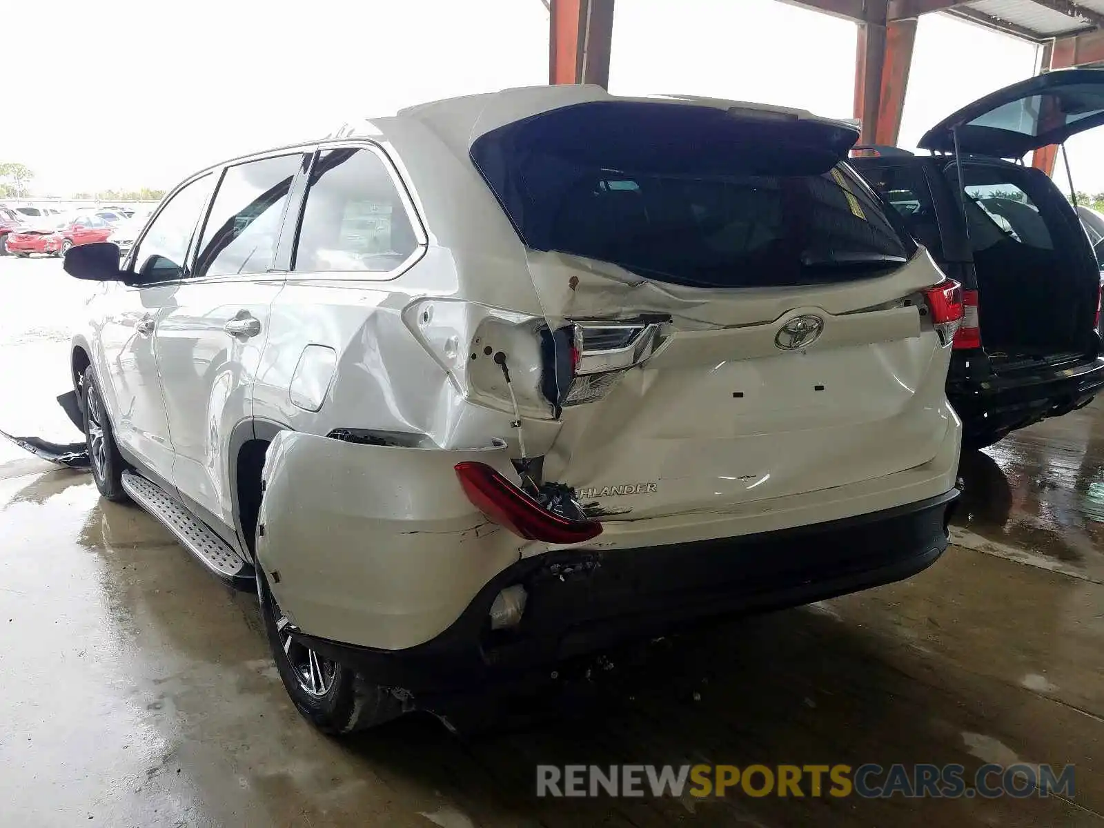 3 Photograph of a damaged car 5TDZARFH3KS049571 TOYOTA HIGHLANDER 2019