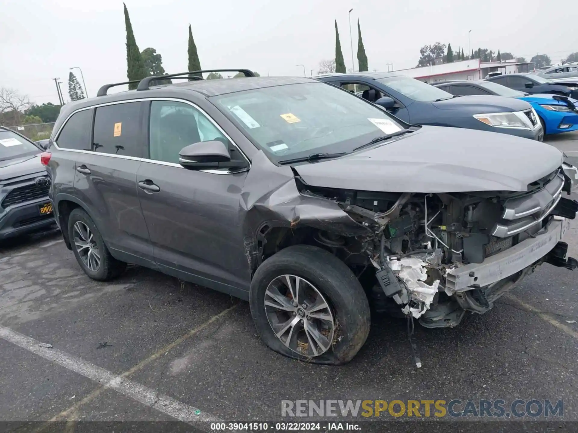 1 Photograph of a damaged car 5TDZARFH3KS049828 TOYOTA HIGHLANDER 2019