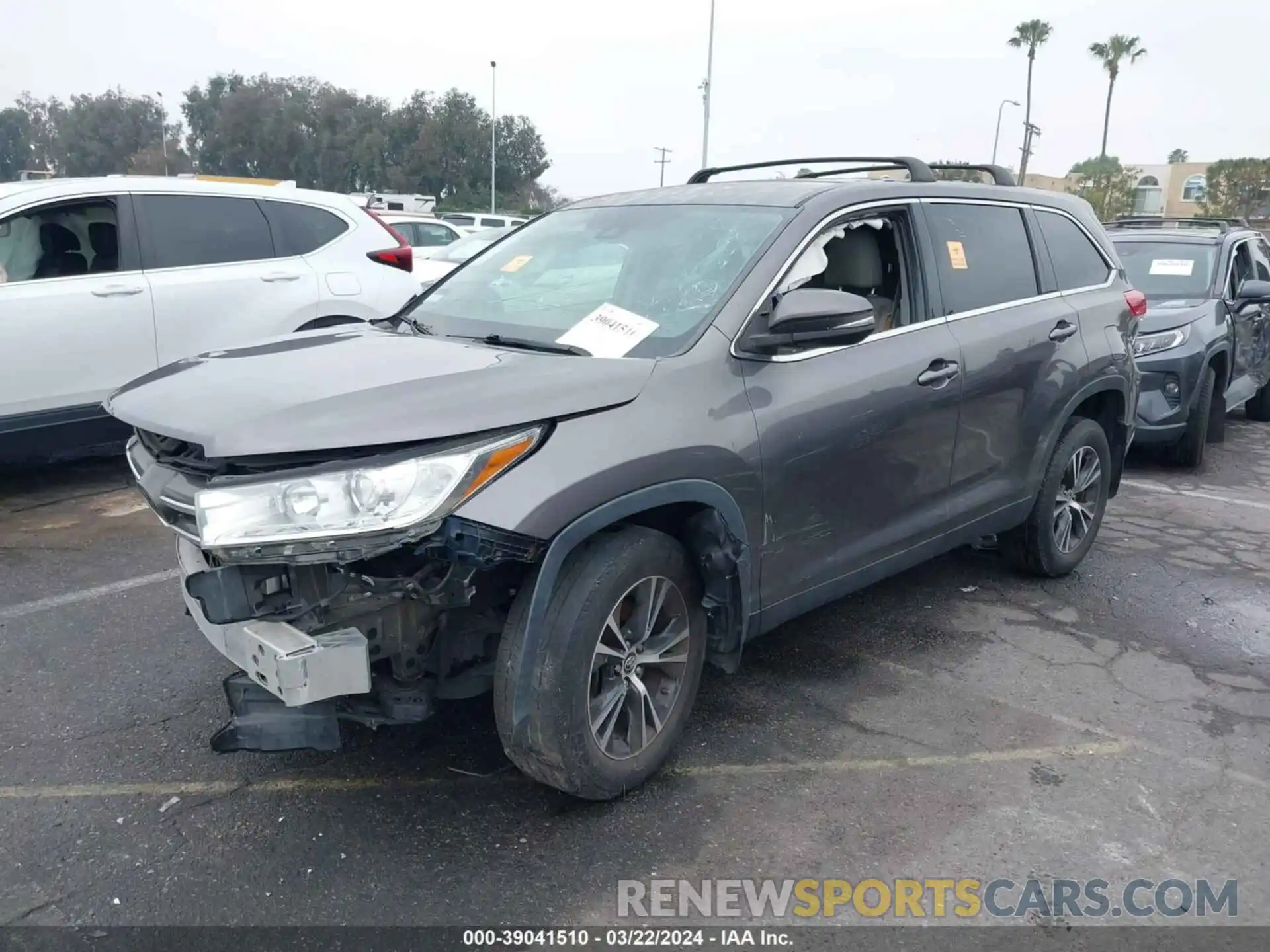 2 Photograph of a damaged car 5TDZARFH3KS049828 TOYOTA HIGHLANDER 2019