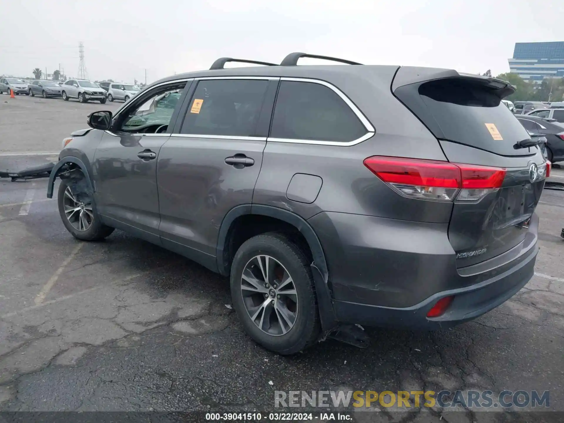 3 Photograph of a damaged car 5TDZARFH3KS049828 TOYOTA HIGHLANDER 2019