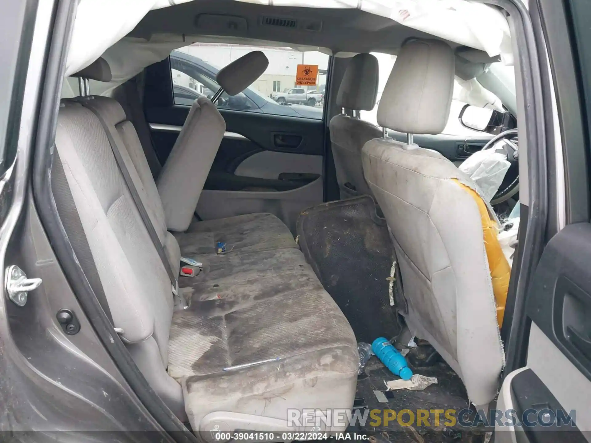 8 Photograph of a damaged car 5TDZARFH3KS049828 TOYOTA HIGHLANDER 2019