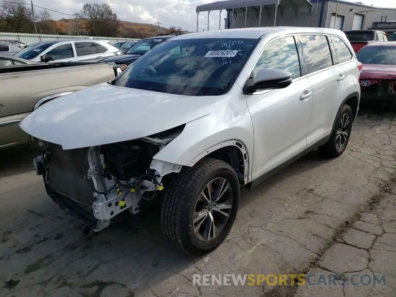 2 Photograph of a damaged car 5TDZARFH3KS050252 TOYOTA HIGHLANDER 2019