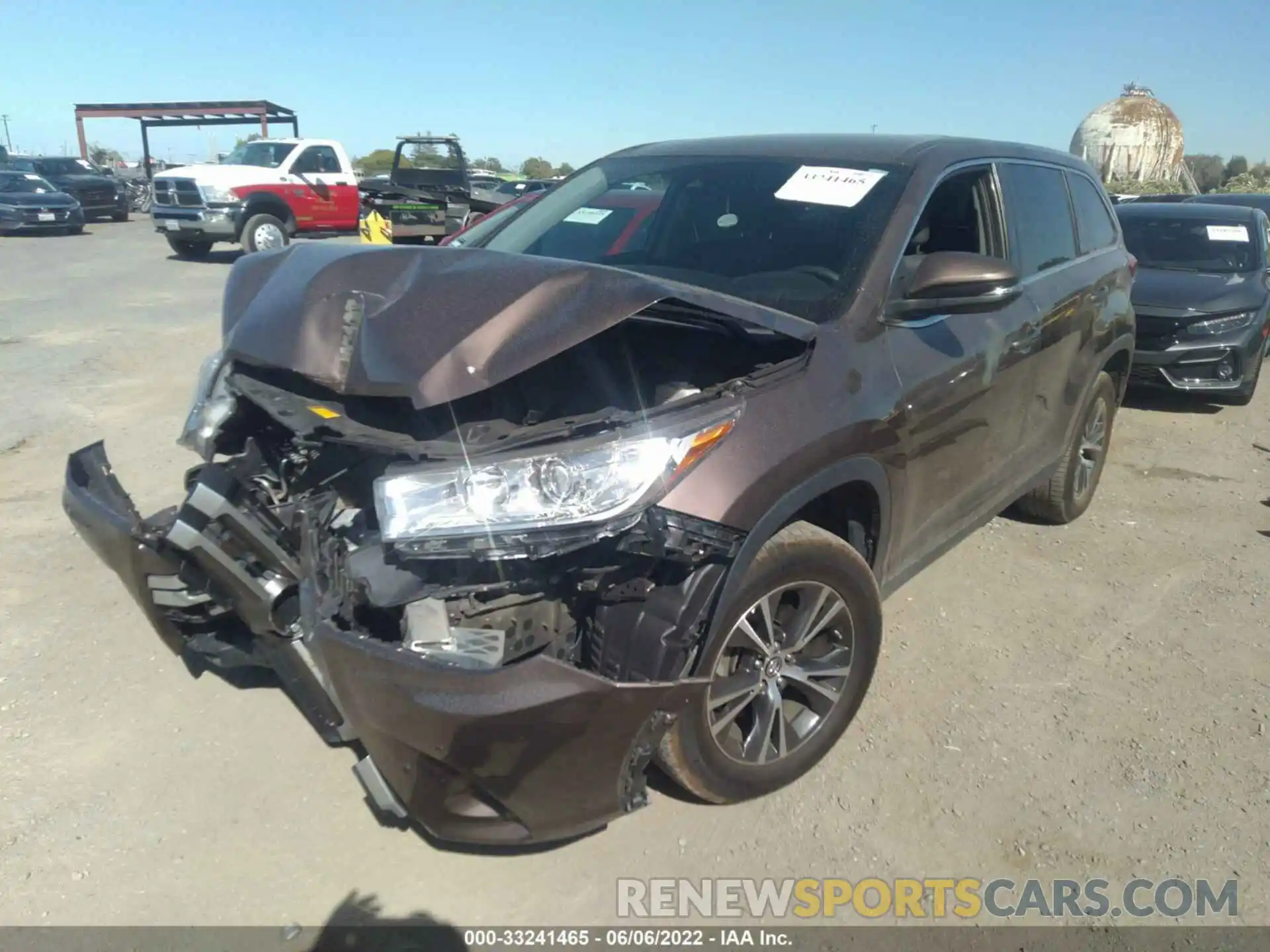 2 Photograph of a damaged car 5TDZARFH3KS050770 TOYOTA HIGHLANDER 2019