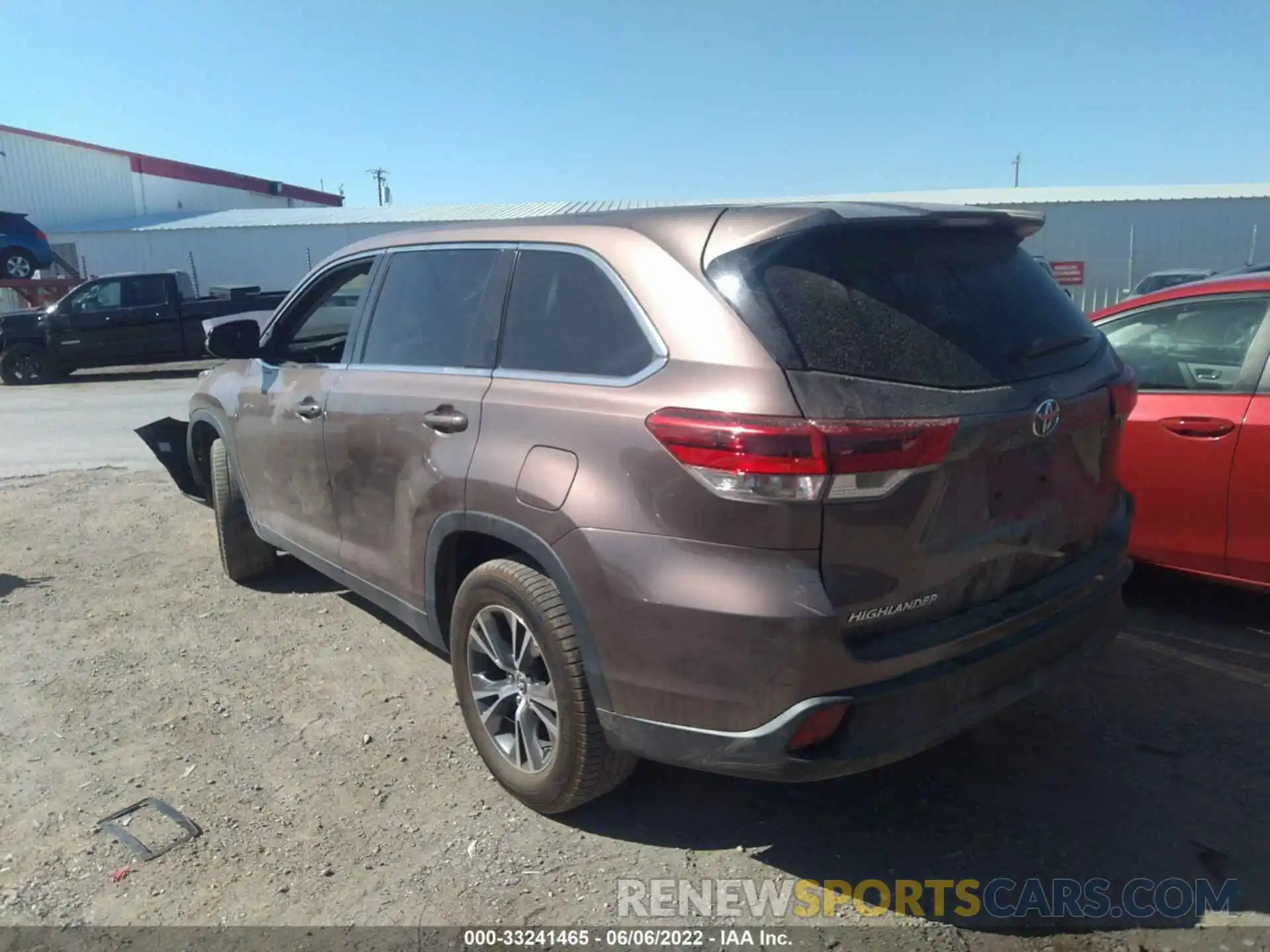 3 Photograph of a damaged car 5TDZARFH3KS050770 TOYOTA HIGHLANDER 2019