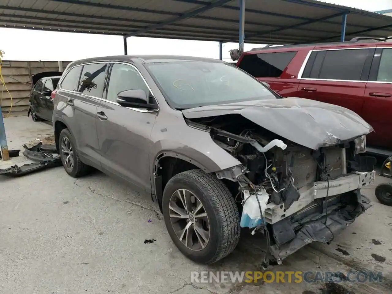 1 Photograph of a damaged car 5TDZARFH3KS052101 TOYOTA HIGHLANDER 2019