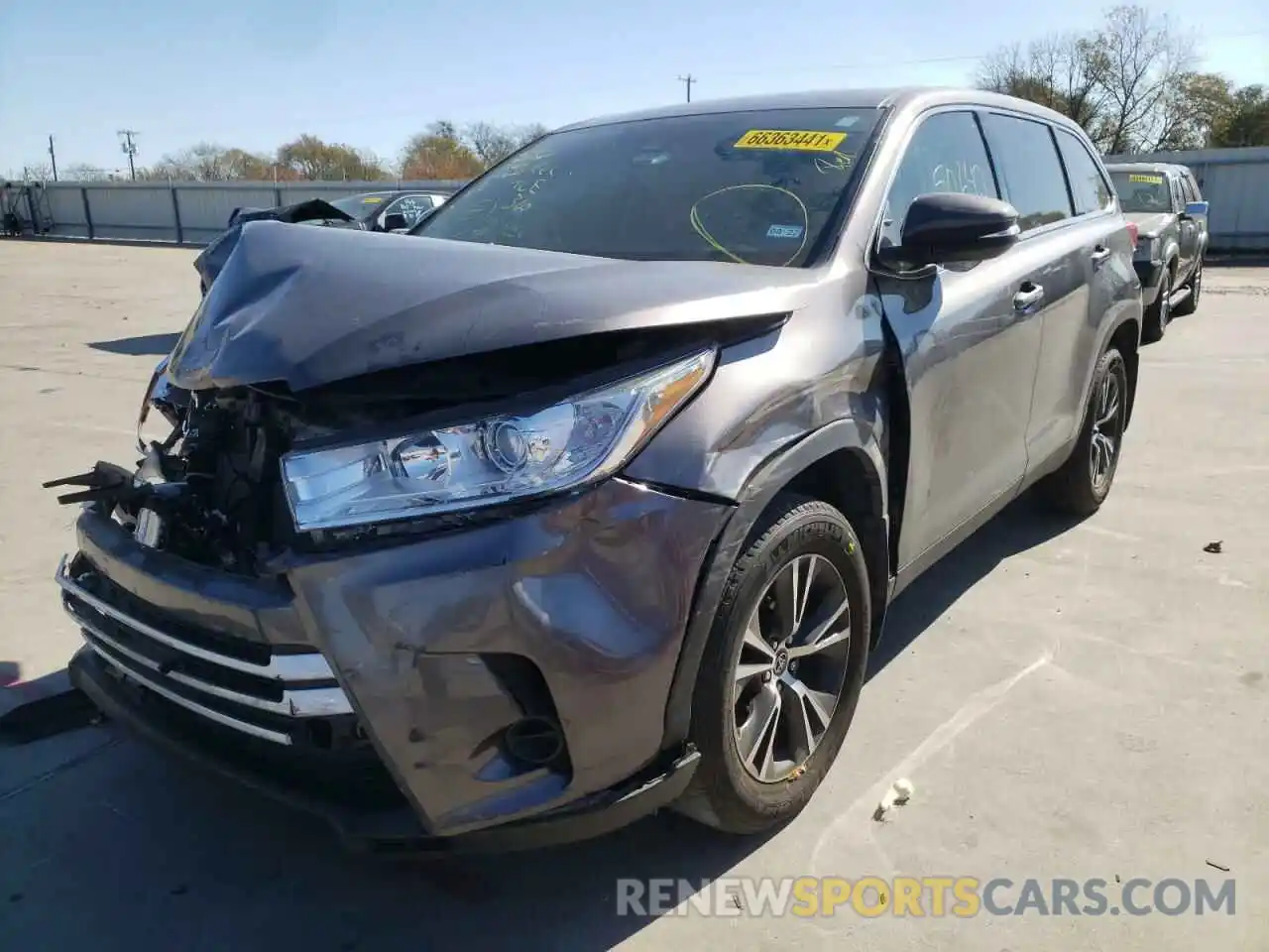 2 Photograph of a damaged car 5TDZARFH3KS052146 TOYOTA HIGHLANDER 2019