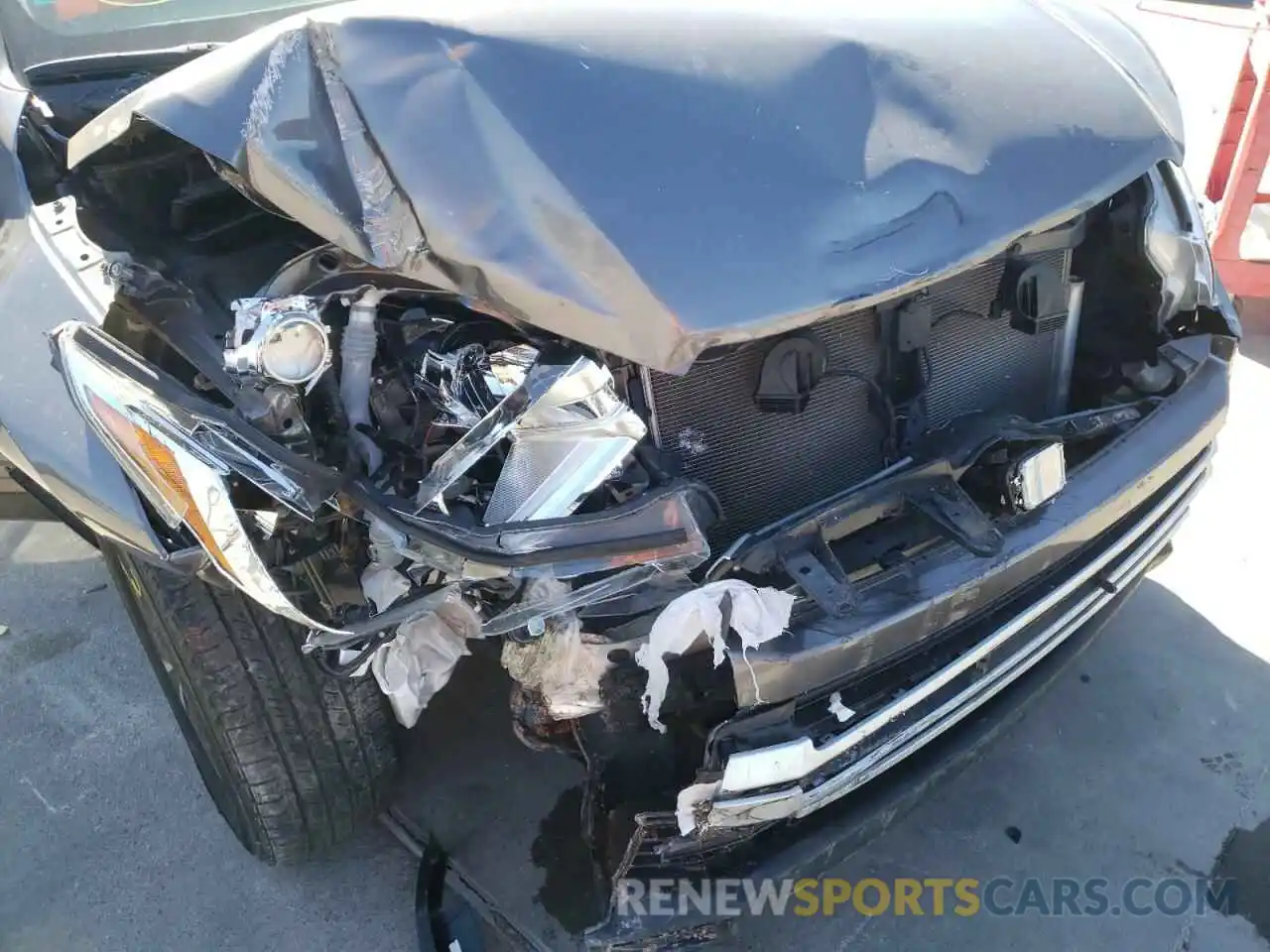 9 Photograph of a damaged car 5TDZARFH3KS052146 TOYOTA HIGHLANDER 2019