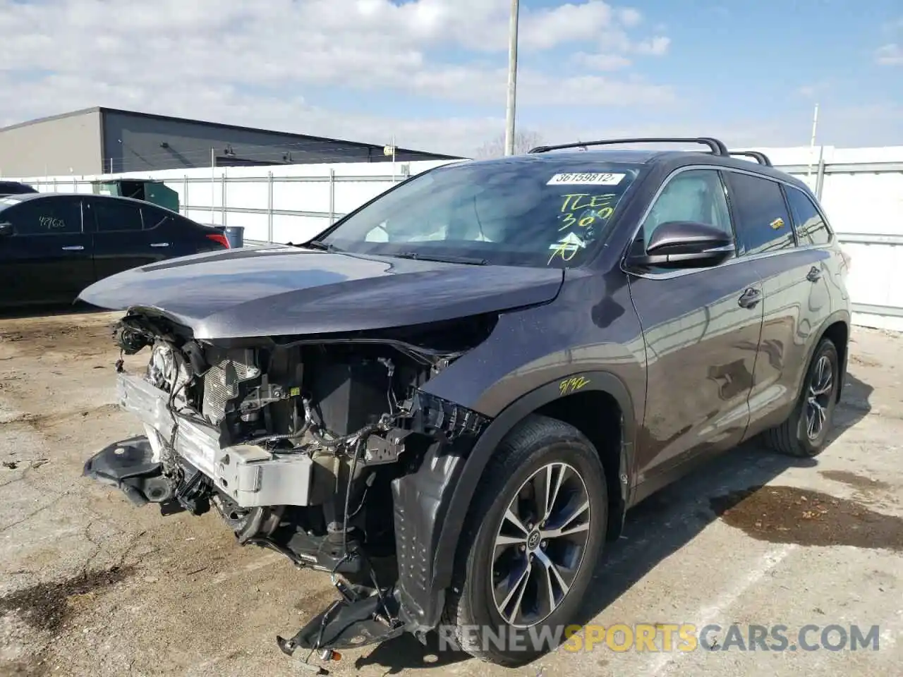 2 Photograph of a damaged car 5TDZARFH3KS052230 TOYOTA HIGHLANDER 2019