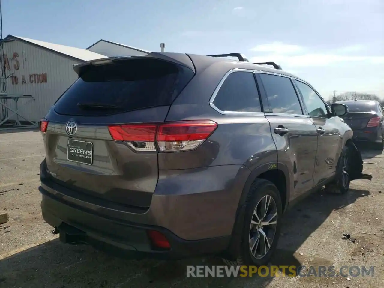 4 Photograph of a damaged car 5TDZARFH3KS052230 TOYOTA HIGHLANDER 2019