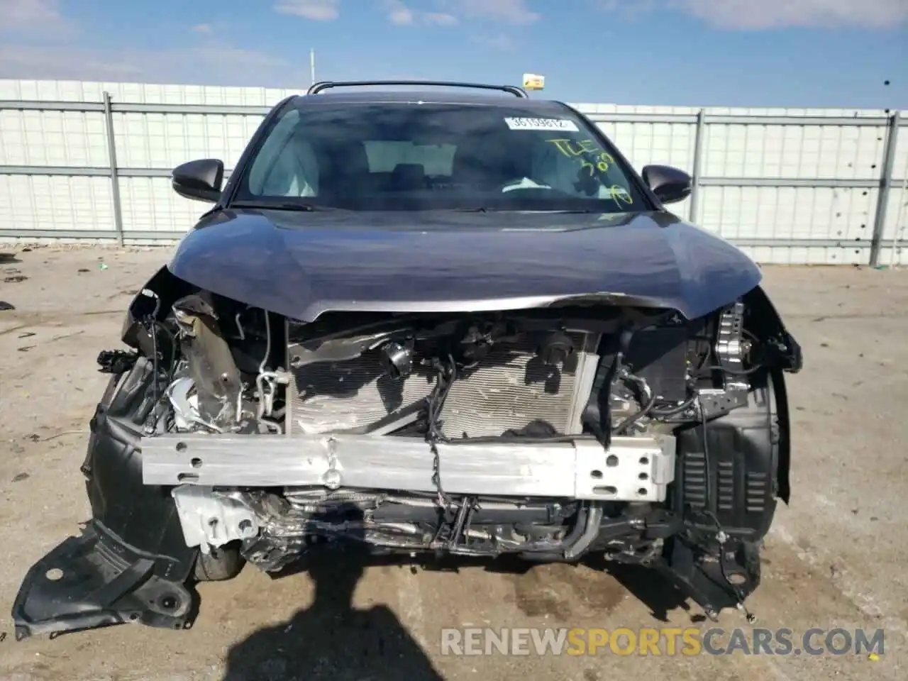 9 Photograph of a damaged car 5TDZARFH3KS052230 TOYOTA HIGHLANDER 2019