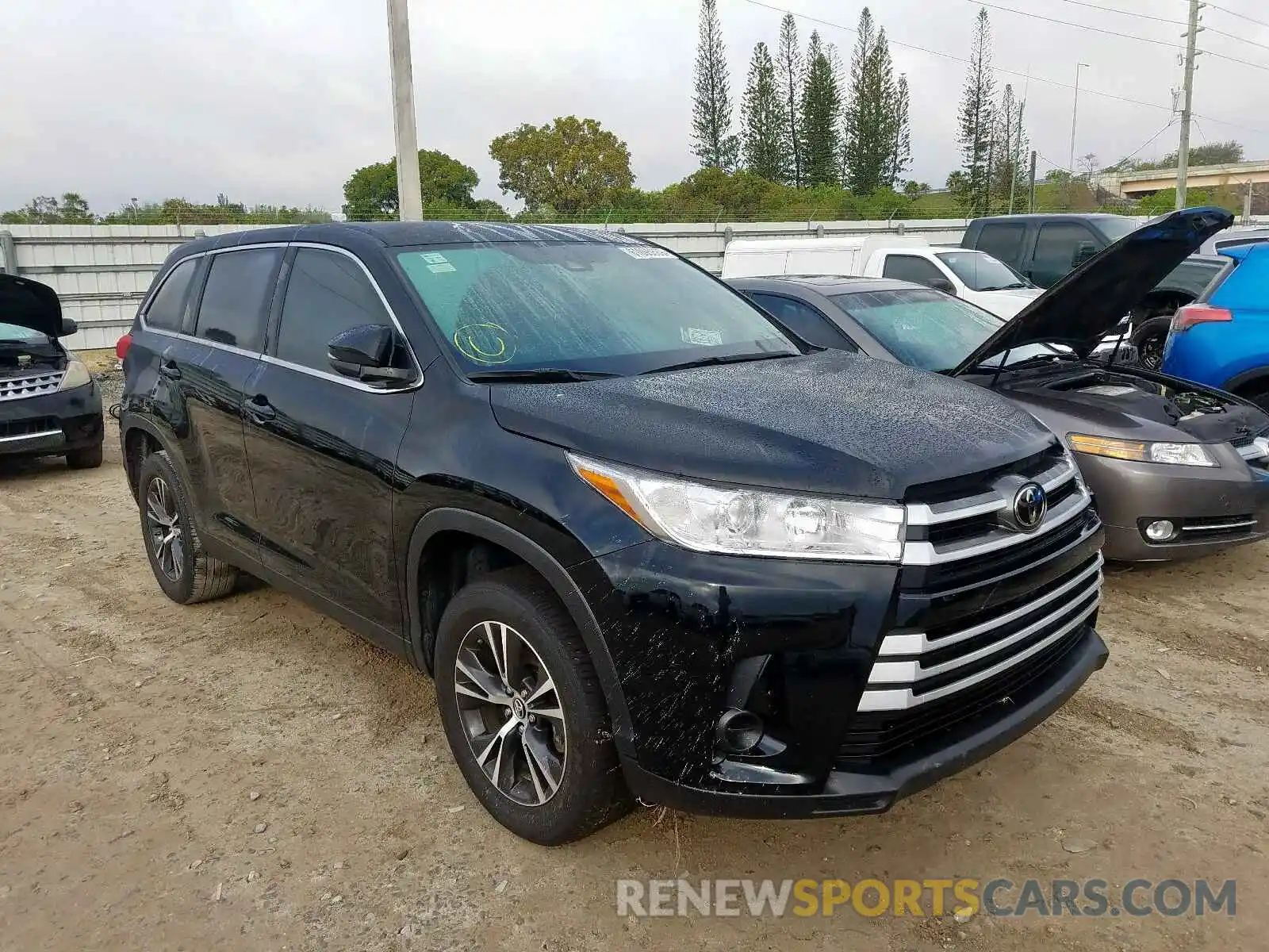 1 Photograph of a damaged car 5TDZARFH3KS053491 TOYOTA HIGHLANDER 2019