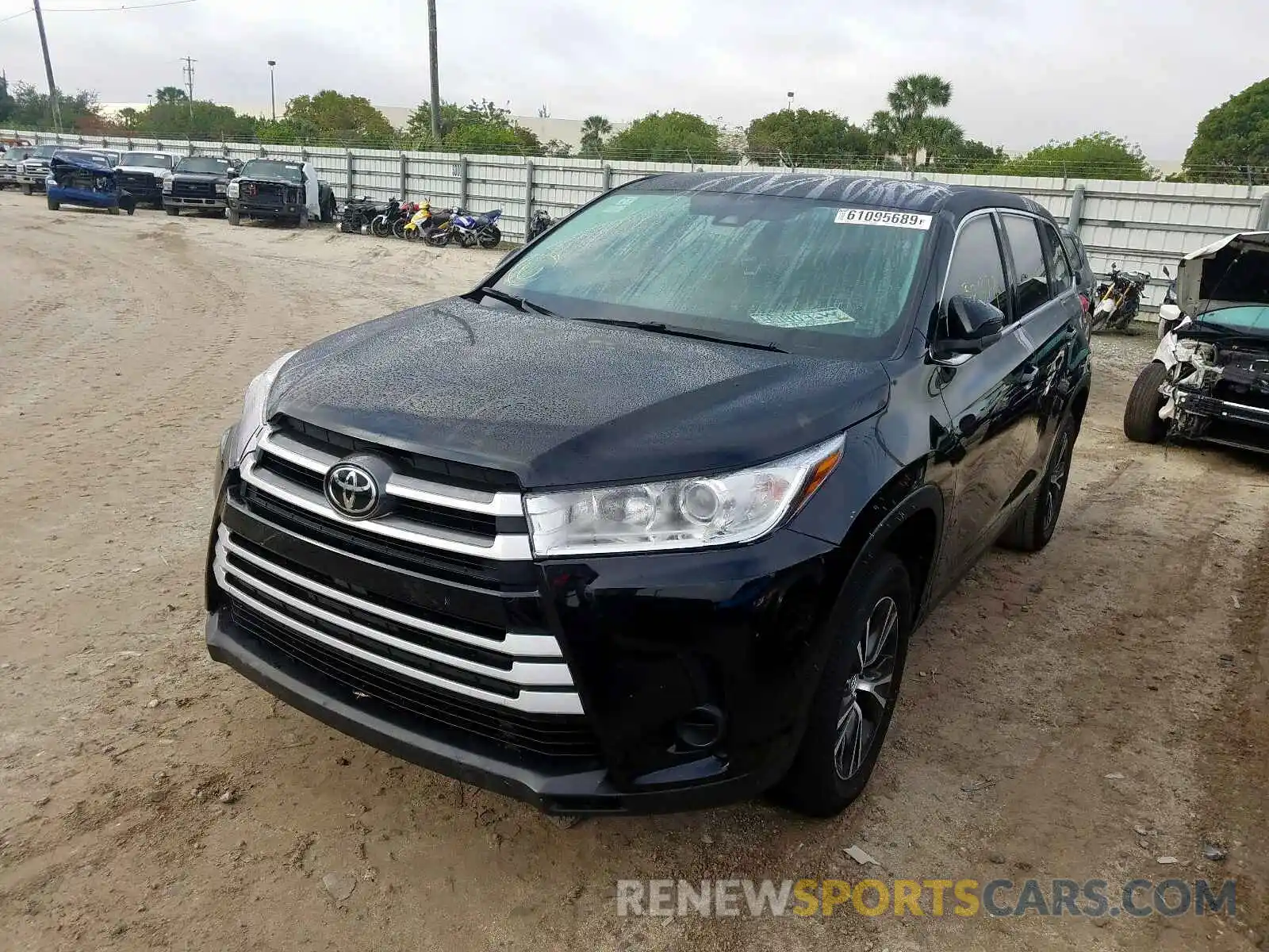 2 Photograph of a damaged car 5TDZARFH3KS053491 TOYOTA HIGHLANDER 2019