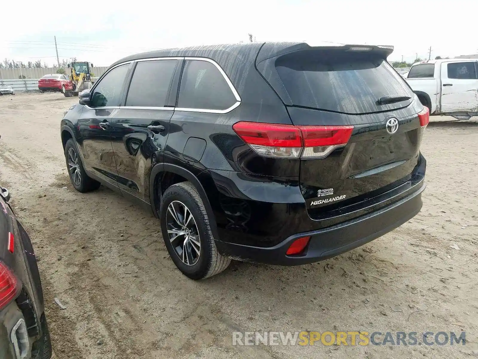 3 Photograph of a damaged car 5TDZARFH3KS053491 TOYOTA HIGHLANDER 2019