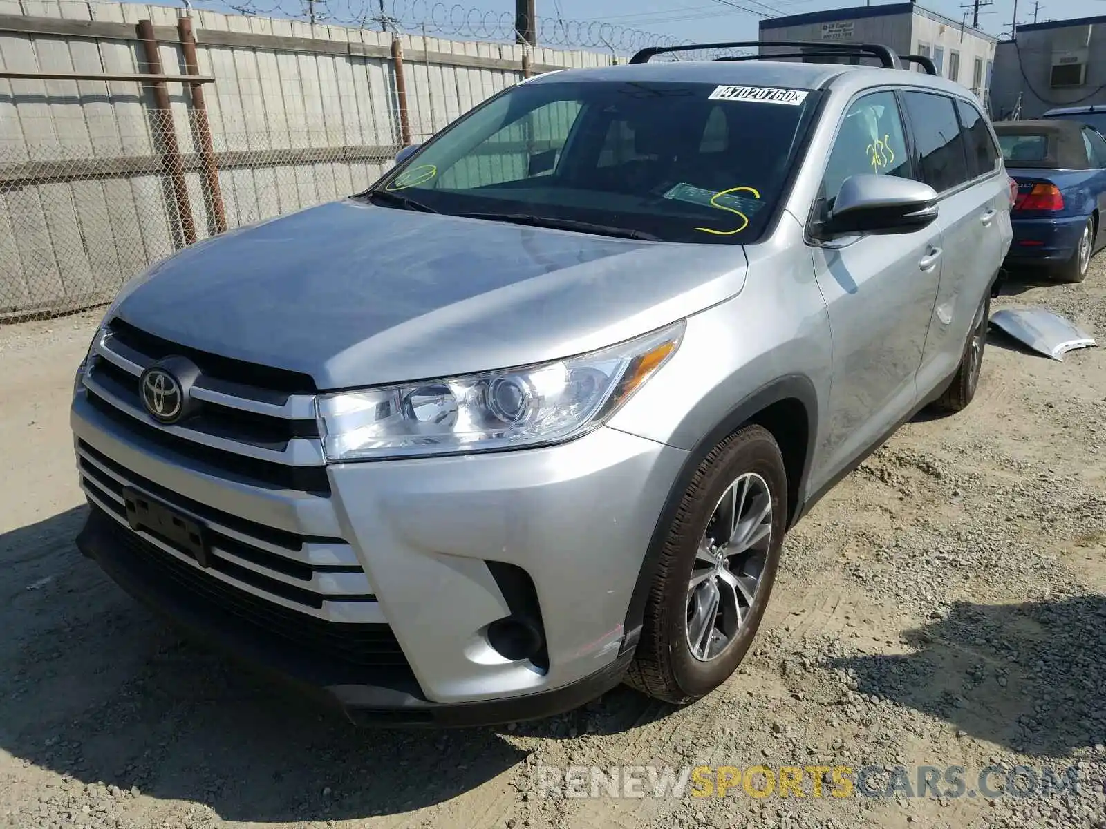 2 Photograph of a damaged car 5TDZARFH3KS053619 TOYOTA HIGHLANDER 2019