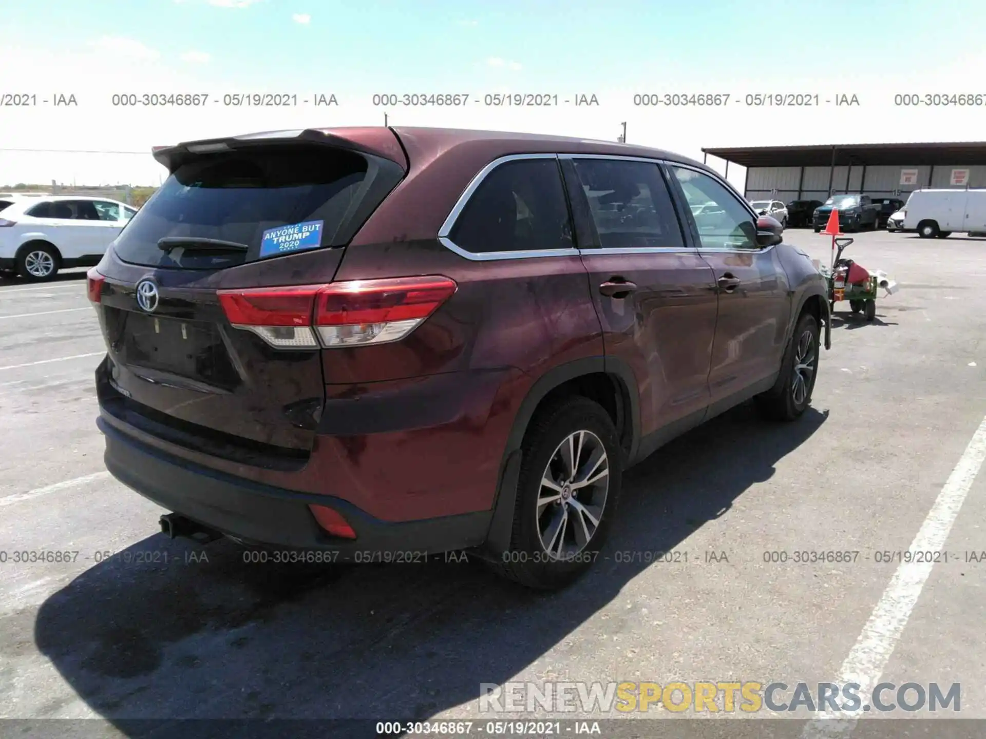 4 Photograph of a damaged car 5TDZARFH3KS054298 TOYOTA HIGHLANDER 2019